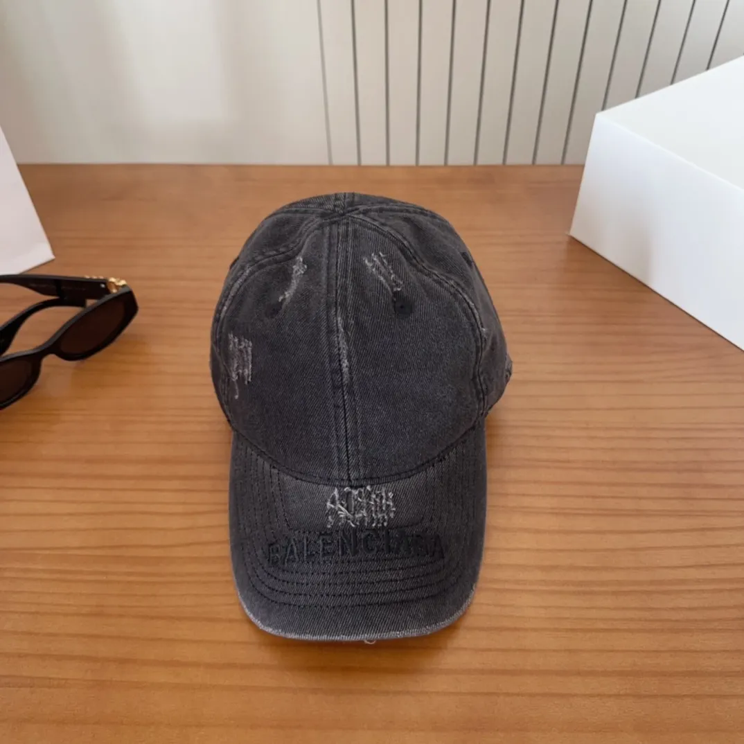 💰70 Sunshade and Sunscreen Artifact｜New sunshade Balenciaga* bucket hat, classic trendy and cool style, so nice👍😍 It’s so good-looking that you don’t need it 😉 Huge sun protection ❗️ Huge versatility ❗️ Huge face, small face 😉