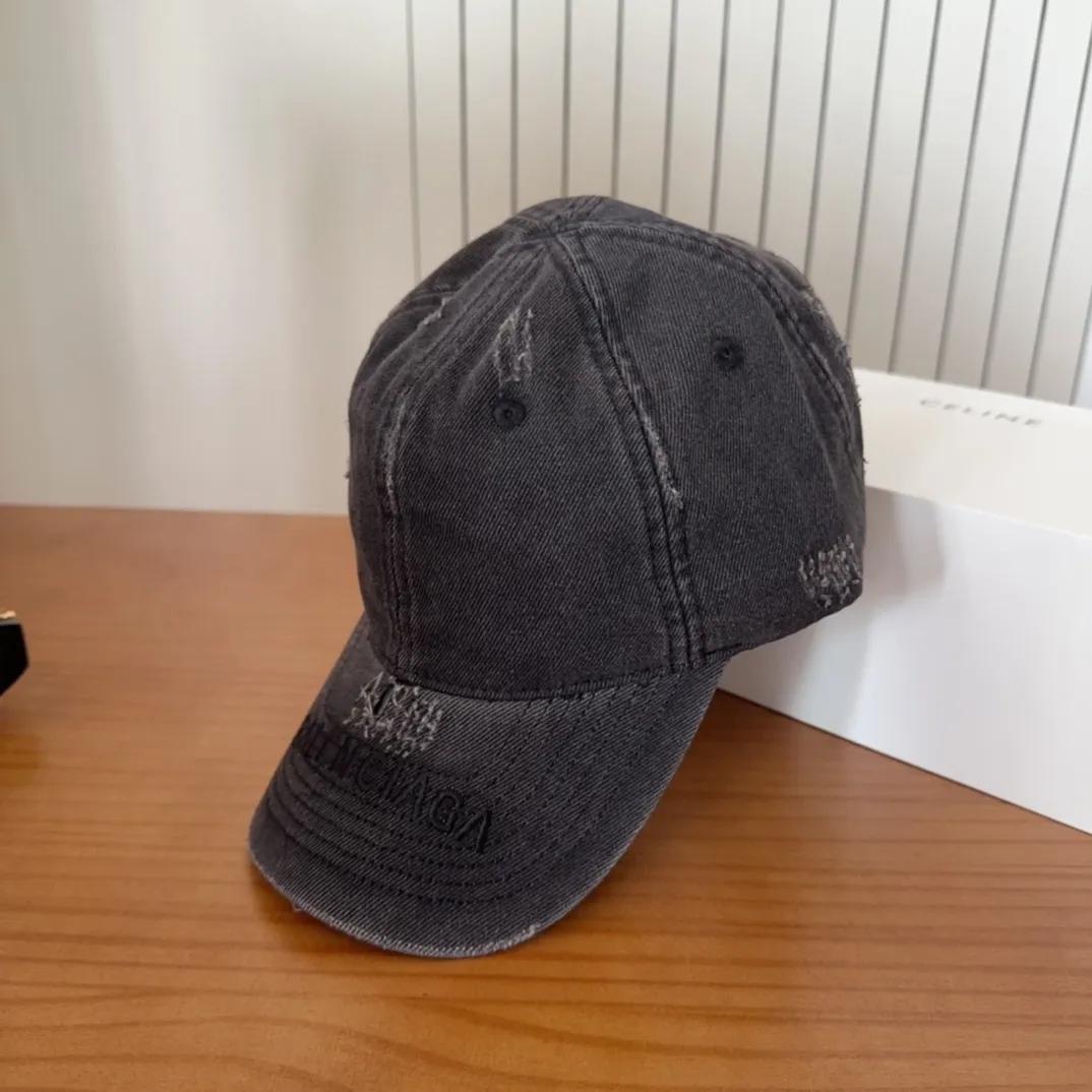 💰70 Sunshade and Sunscreen Artifact｜New sunshade Balenciaga* bucket hat, classic trendy and cool style, so nice👍😍 It’s so good-looking that you don’t need it 😉 Huge sun protection ❗️ Huge versatility ❗️ Huge face, small face 😉