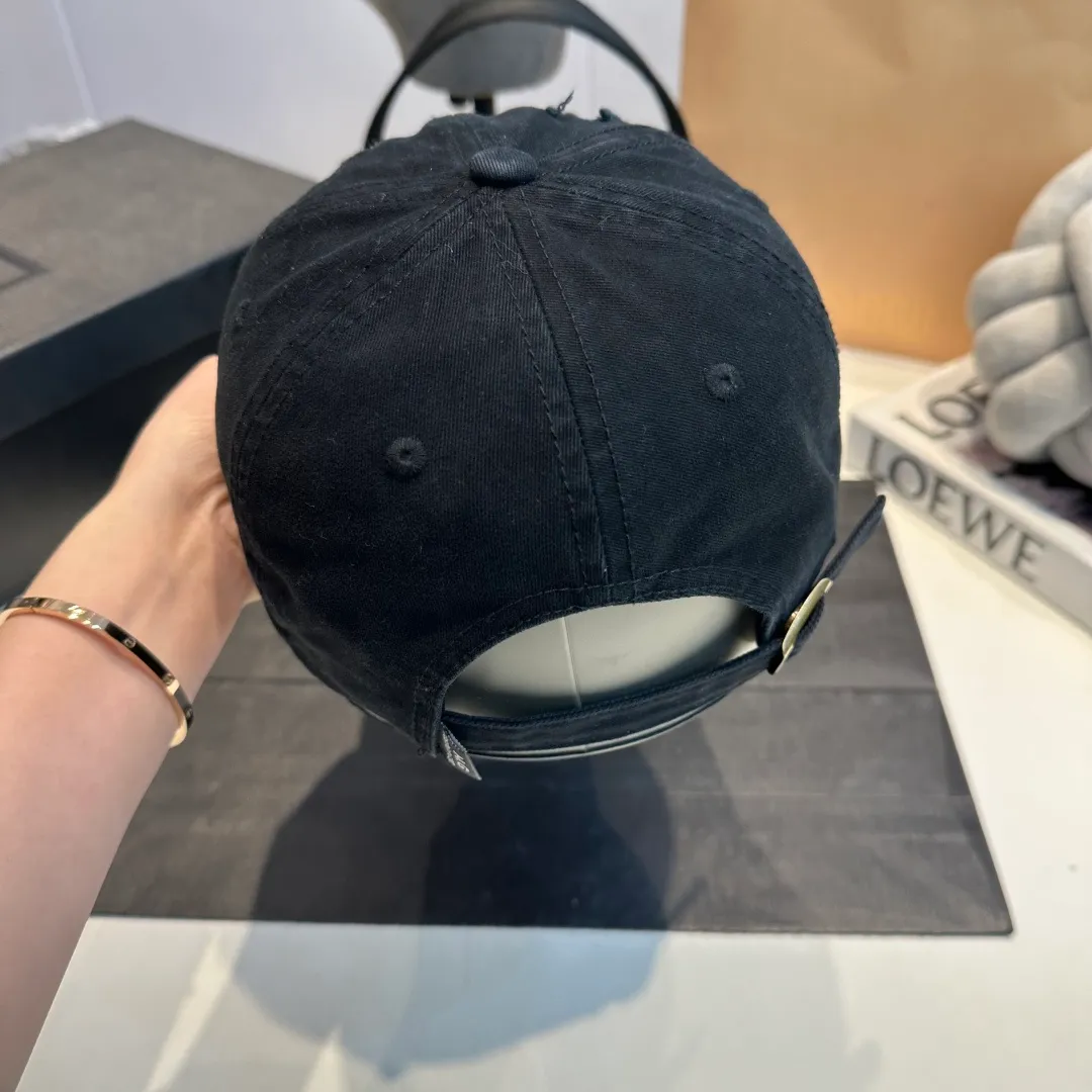 P60 new product Balencia*a Balenciaga new baseball cap ready for delivery in seconds🧢Simple, fashionable, super invincible and beautiful hat! Couple style!