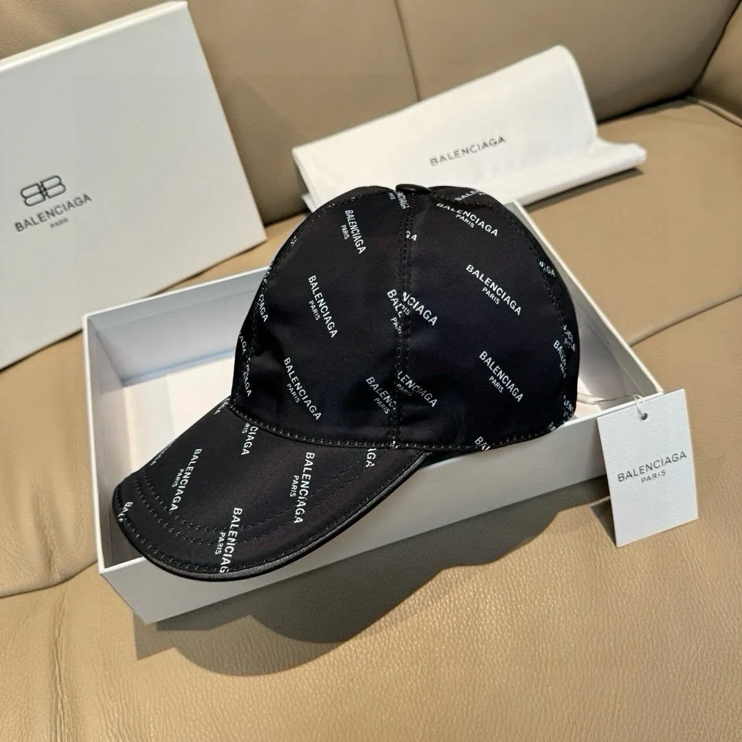 p90, Balenciaga's classic original baseball cap, 1:1 mold opening and customization at the counter, original silk-screened satin fabric + first-layer cowhide, pure cotton lining, light and breathable, simple and elegant! Basic head circumference is 56cm, the patch is adjustable, suitable for both men and women, a must-have for all seasons!
