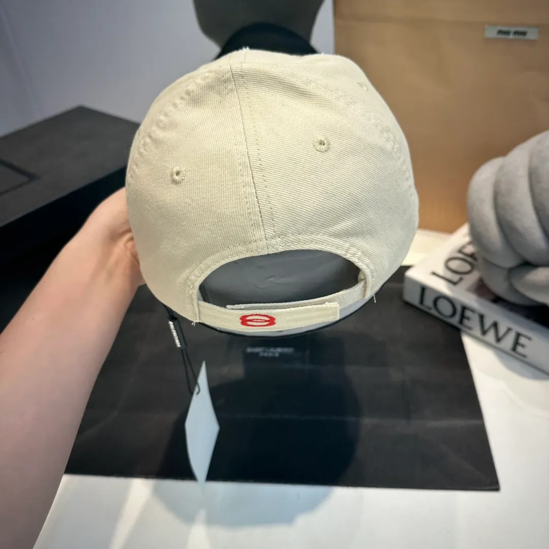 P70 BALENCIAGA new embroidered logo baseball cap, cool colors, different styles for men and women, the first batch will be shipped first! A must-buy for Paris fans!