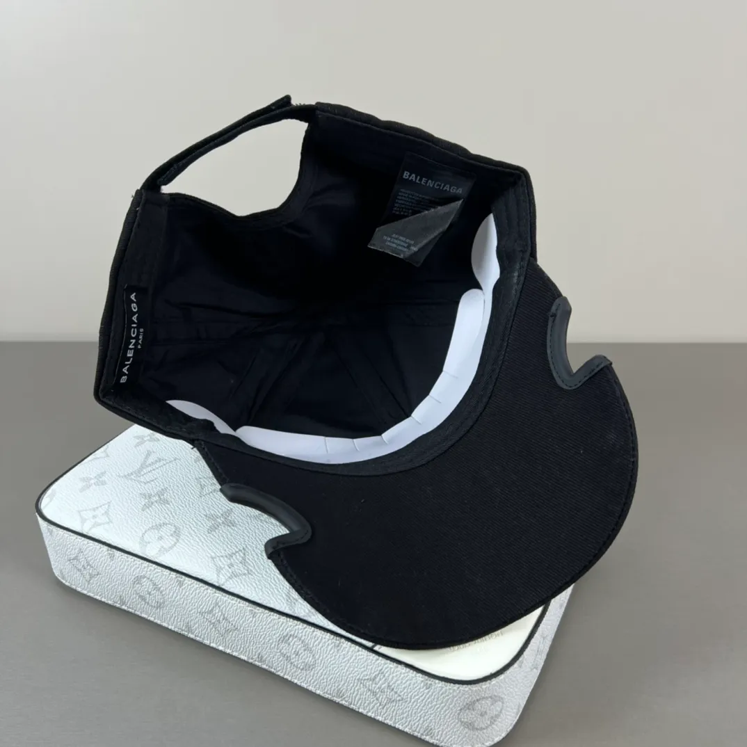 60💰BALENCIAGA Balenciaga’s new logo baseball cap, cool colors, different styles for men and women, the first batch will be shipped first! A must-buy for Paris fans!