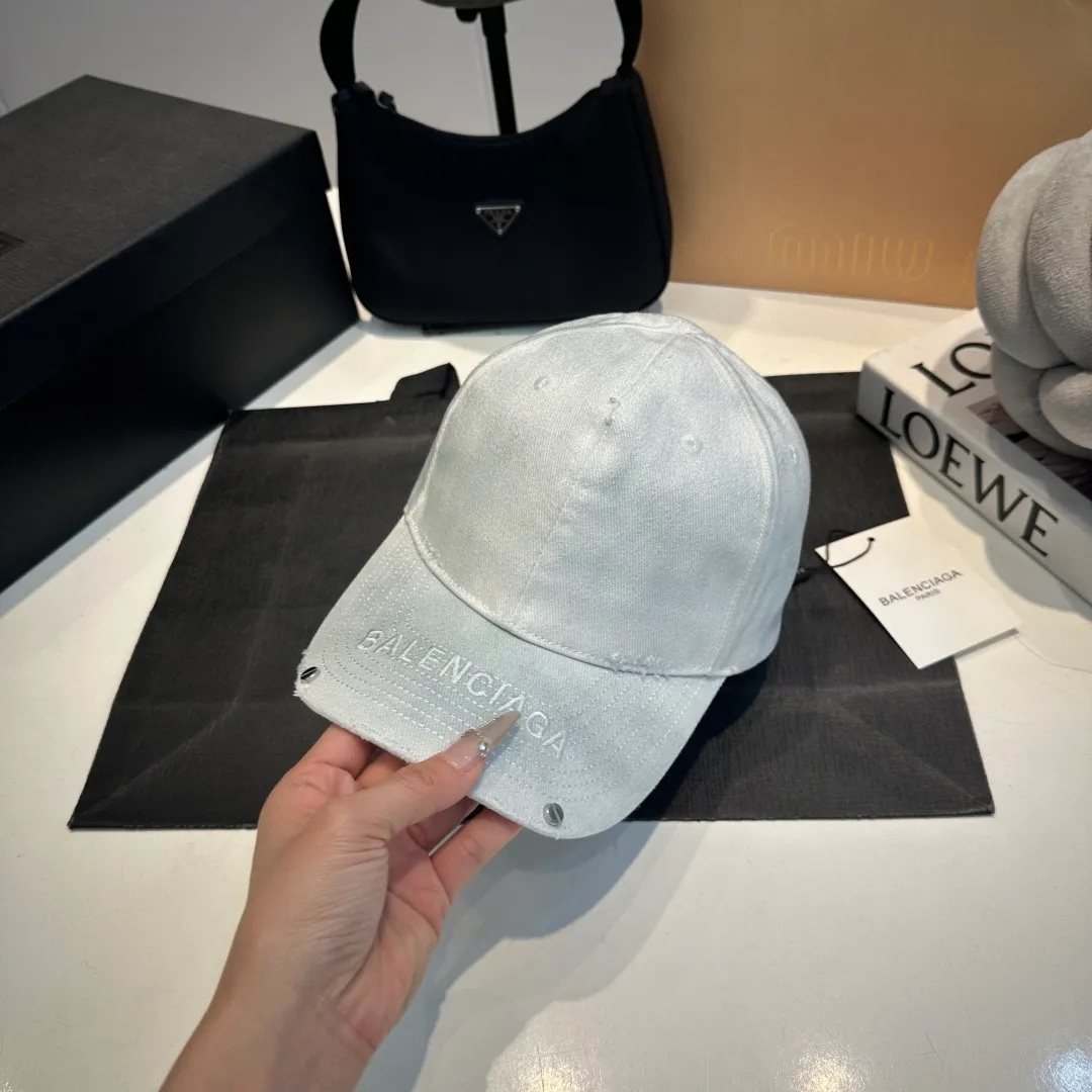 P70 Balenclaga new baseball cap, ready for delivery in seconds🧢Simple, fashionable, super invincible and beautiful hat! Couple style! Advantages of original items compared to other hats
