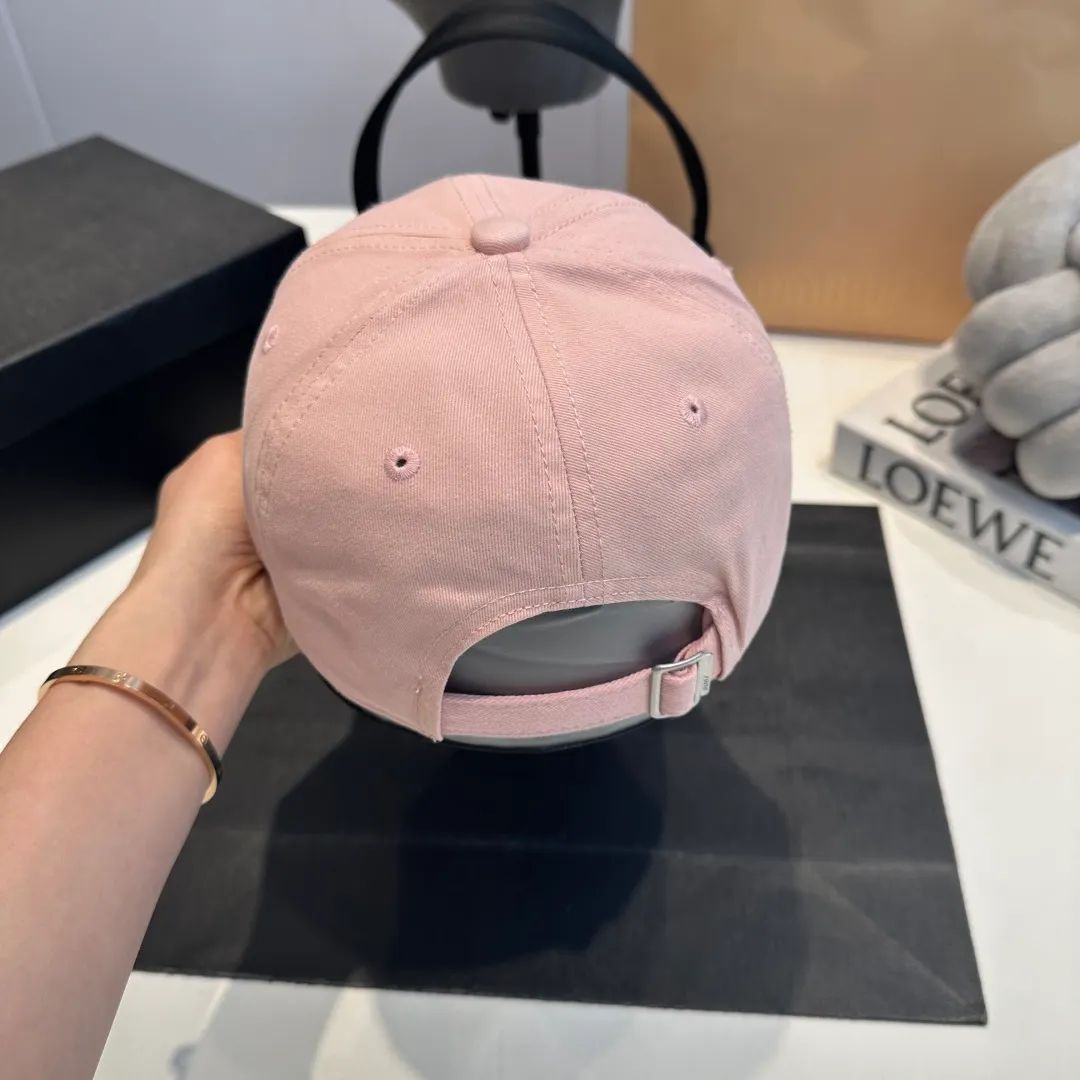 P60 Balenciaga BALENGIAGA hole baseball cap