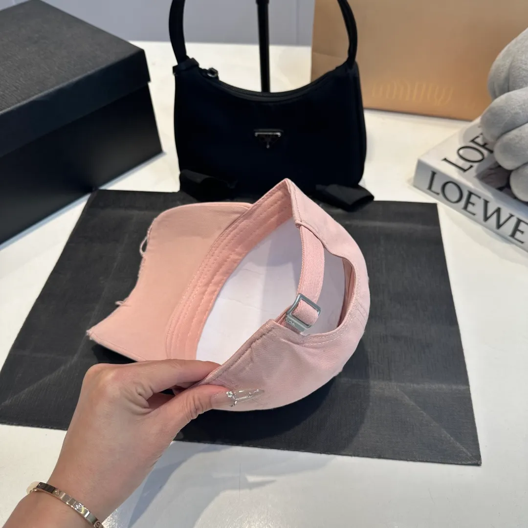 P60 Balenciaga BALENGIAGA hole baseball cap
