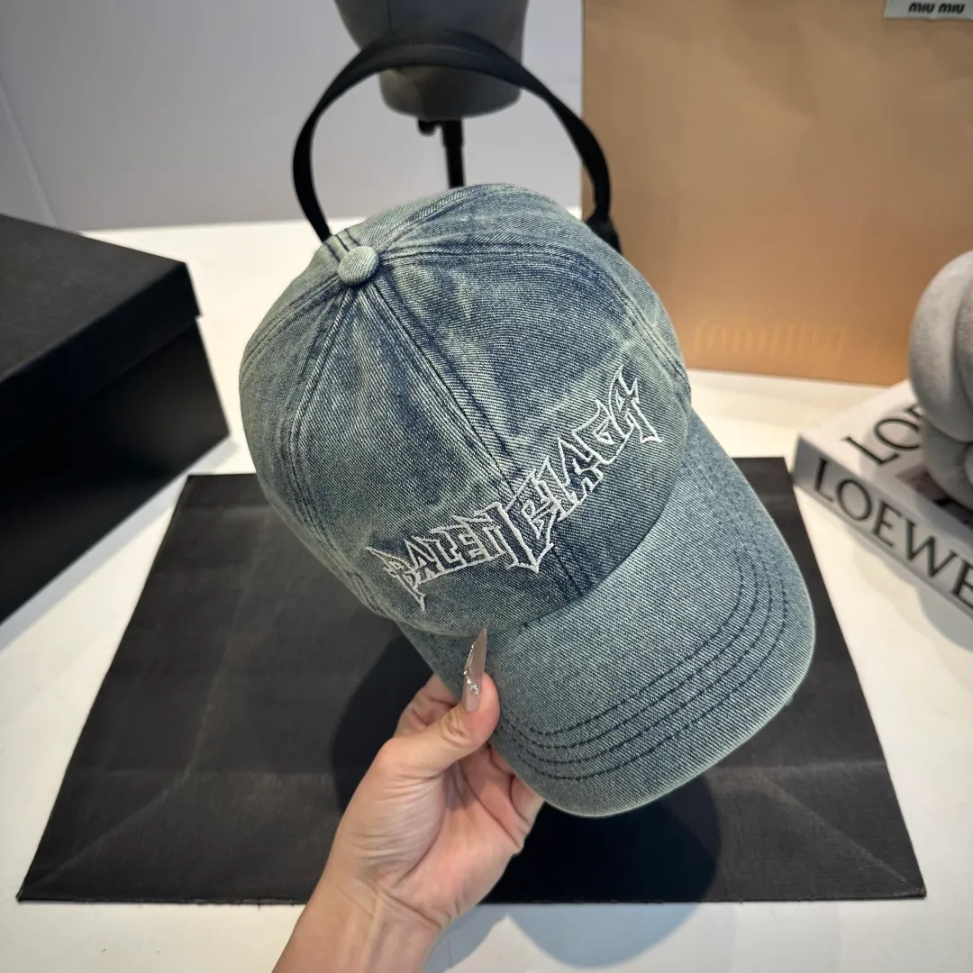 P70 BALENCIAGA new embroidered logo baseball cap, cool colors, different styles for men and women, the first batch will be shipped first! A must-buy for Paris fans!
