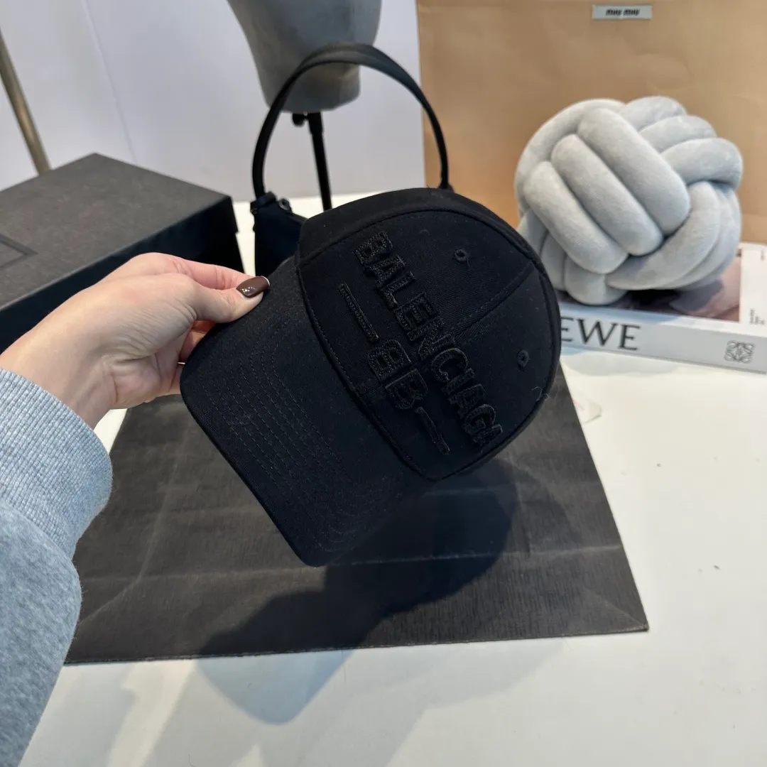 P60 Balenclaga new baseball cap, ready for delivery in seconds🧢Simple, fashionable, super invincible and beautiful hat! Couple style! Advantages of original items compared to other hats