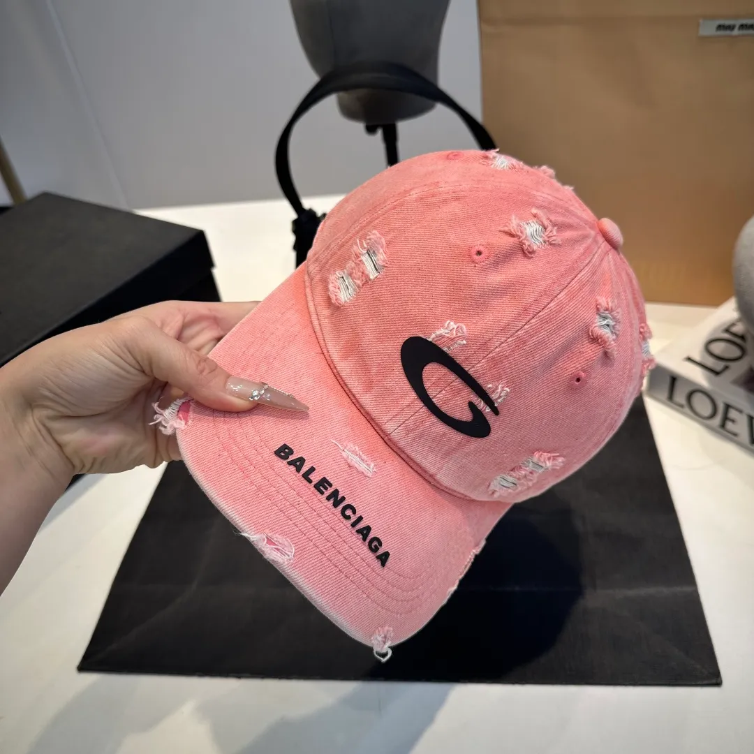 P56 BALENCIAGA Balenciaga's new Korean style distressed hole washed duck cap casual retro fashion versatile street outing travel couple Internet celebrity baseball cap