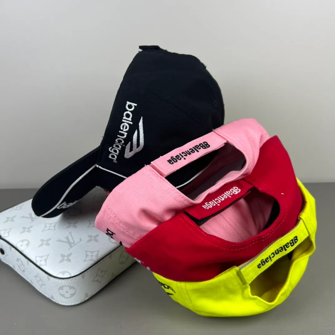 P80 Balenclaga official website new product Balenciaga new baseball cap ready for delivery in seconds🧢Simple, fashionable, super invincible and beautiful hat! Couple style! The advantages of the original product compared to other hats,