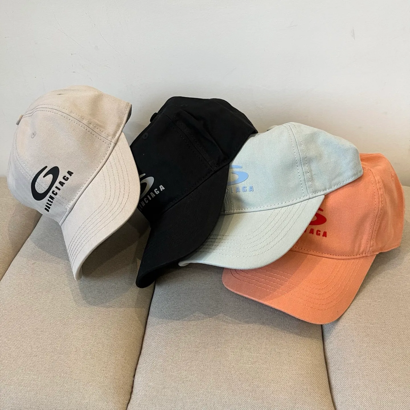 P60 BALENCIAGA new logo baseball cap, cool colors, different styles for men and women, the first batch will be shipped first! A must-buy for Paris fans!