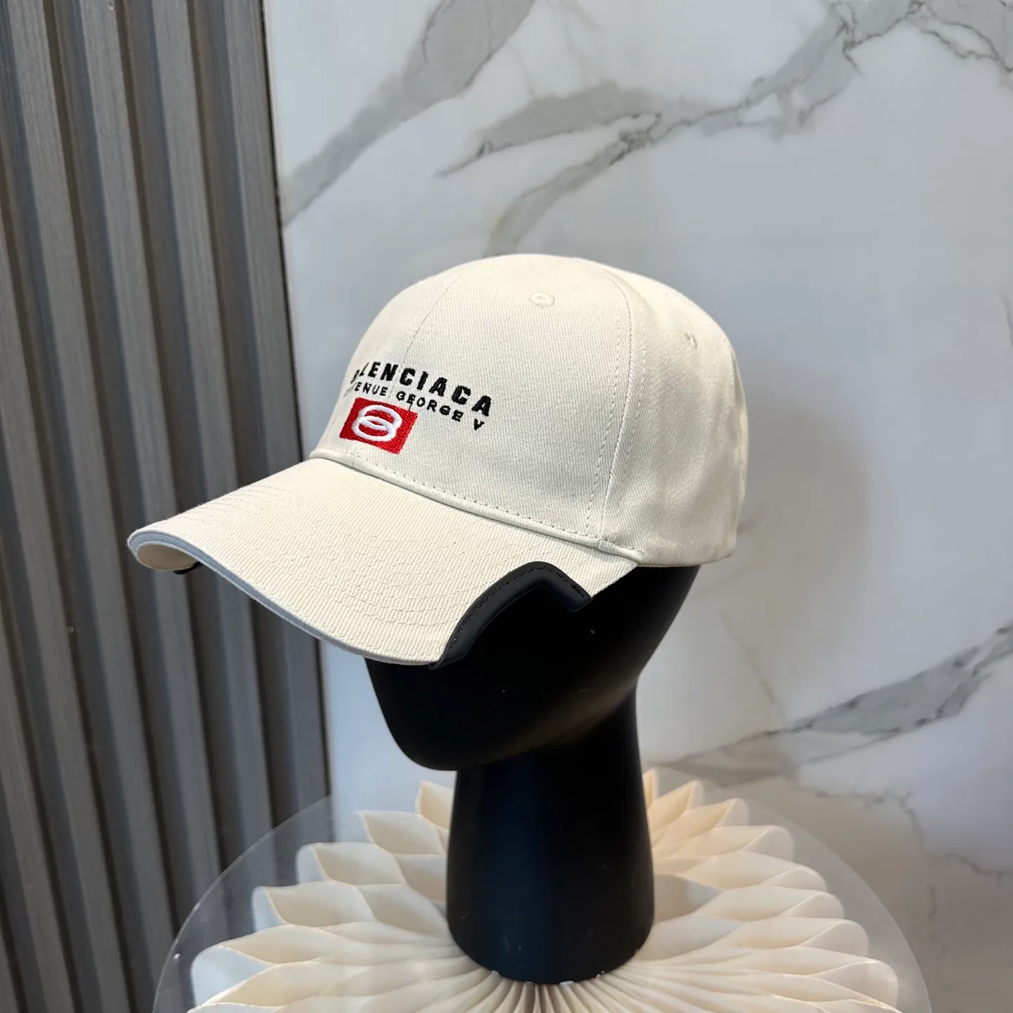 P76 BALENCIAGA new logo baseball cap, cool colors, different styles for men and women, the first batch will be shipped first! A must-buy for Paris fans!