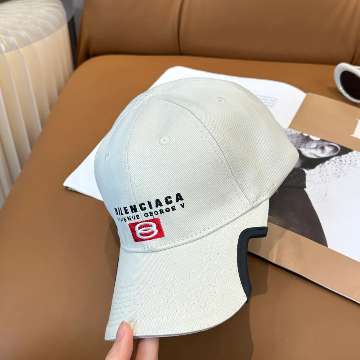 P76 BALENCIAGA new logo baseball cap, cool colors, different styles for men and women, the first batch will be shipped first! A must-buy for Paris fans!