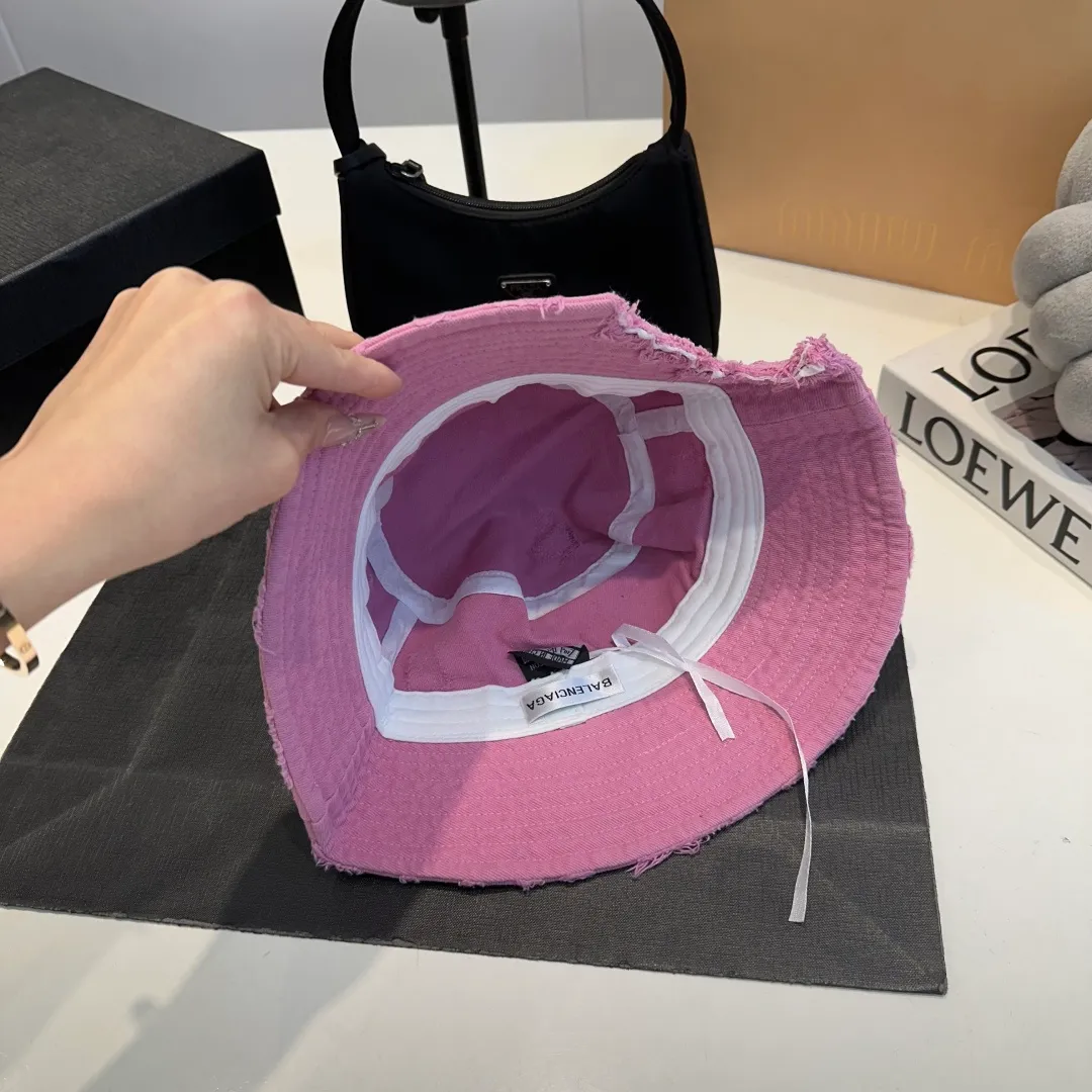 P60 new product Balencia*a Balenciaga's new fisherman hat, ready for delivery in seconds🧢Simple, fashionable, super invincible and beautiful hat! Couple style!