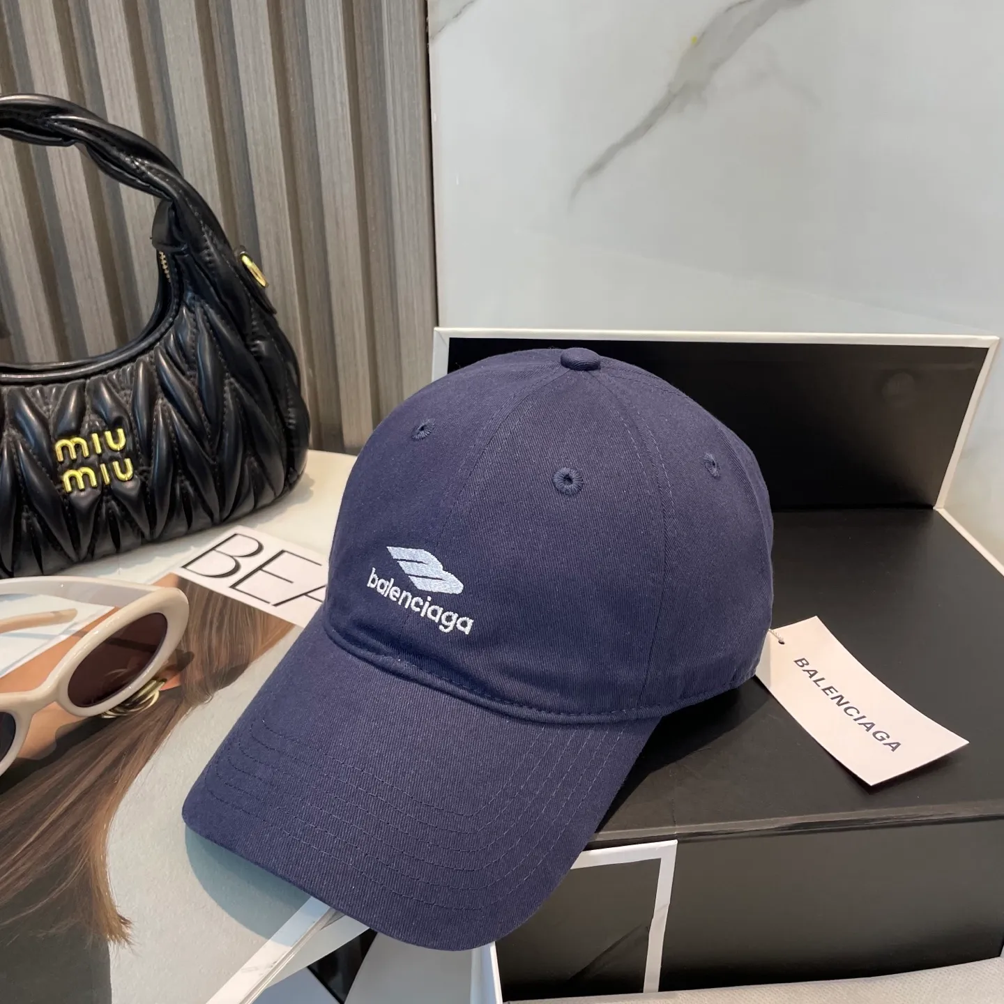 P56 BALENCIAGA Balenciaga's new embroidered logo baseball cap, cool colors, different styles for men and women, the first batch will be shipped first! A must-buy for Paris fans!