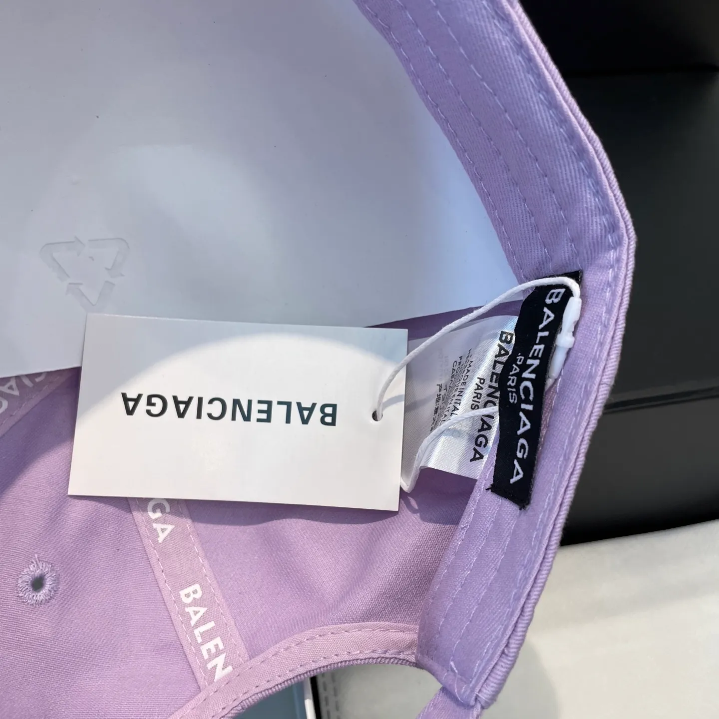 P60 BALENCIAGA Balenciaga's new embroidered logo baseball cap, cool colors, different styles for men and women, the first batch will be shipped first! A must-buy for Paris fans!