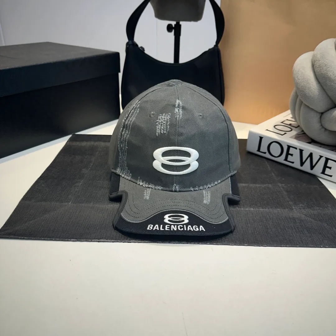 P70 BALENCIAGA new embroidered logo baseball cap, cool colors, different styles for men and women, the first batch will be shipped first! A must-buy for Paris fans!