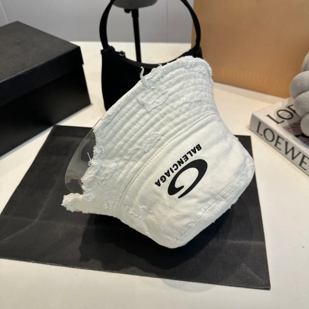P60 new product Balencia*a Balenciaga's new fisherman hat, ready for delivery in seconds🧢Simple, fashionable, super invincible and beautiful hat! Couple style!