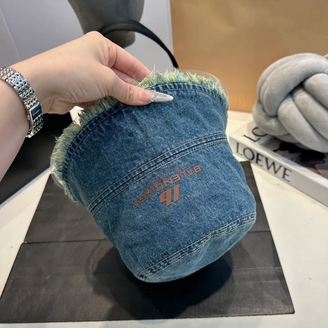 P70 Balenciaga denim bucket hat, head circumference 57cm
