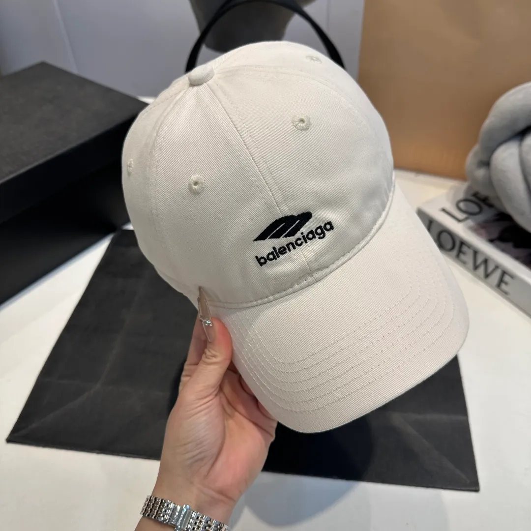 P60 Balenciaga Balenciaga's new baseball cap, personalized and old yuppie style, has a strong sense of design and is a must-have for fashionistas
