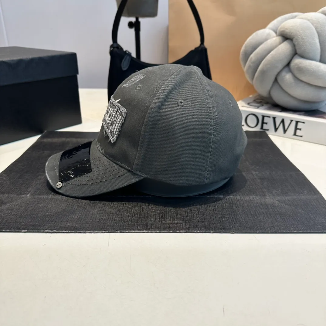 P70 Balenclaga new baseball cap, ready for delivery in seconds🧢Simple, fashionable, super invincible and beautiful hat! Couple style! Advantages of original items compared to other hats