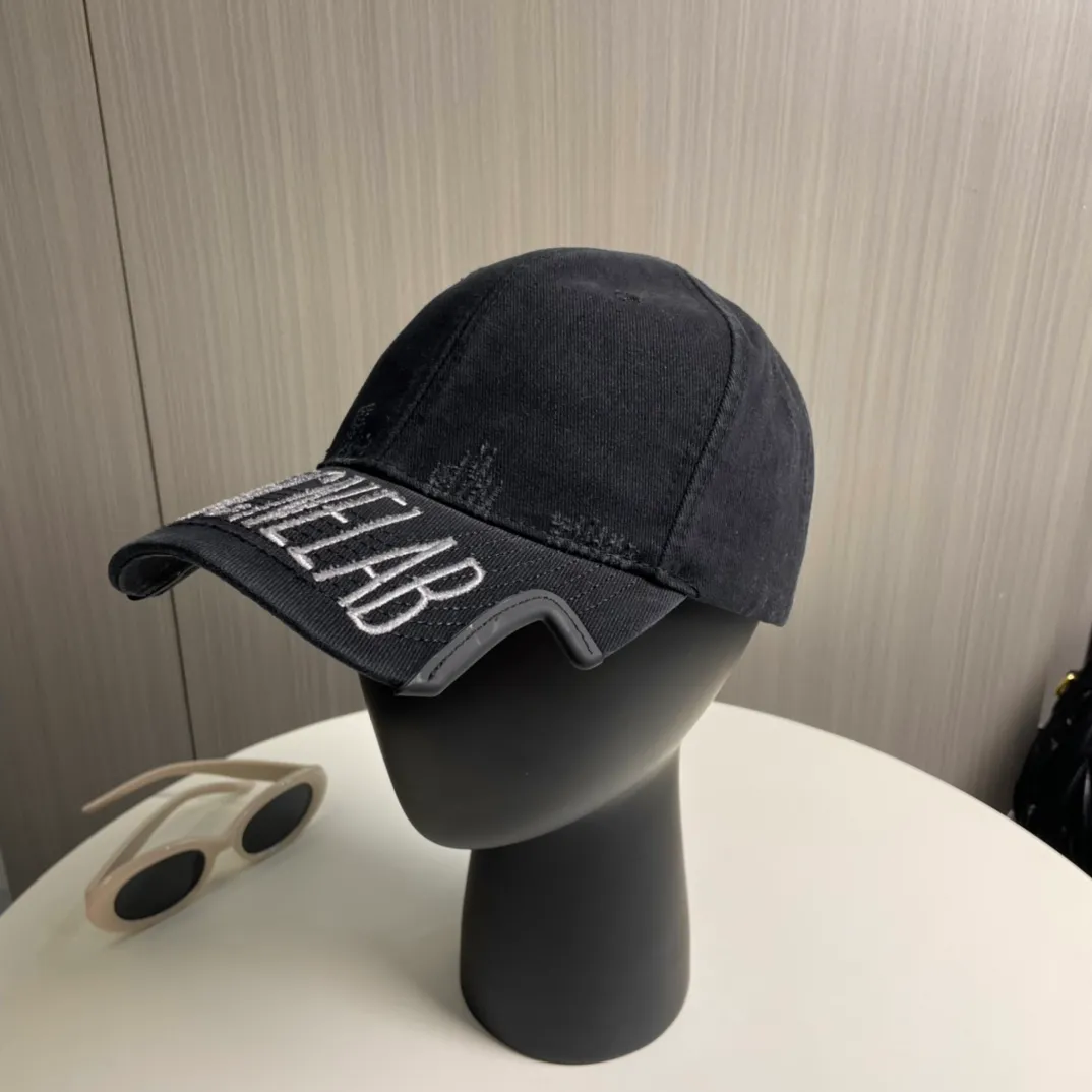 P76 BALENCIAGA Balenciaga's new embroidered logo baseball cap, cool colors, different styles for men and women, the first batch will be shipped first! A must-buy for Paris fans!