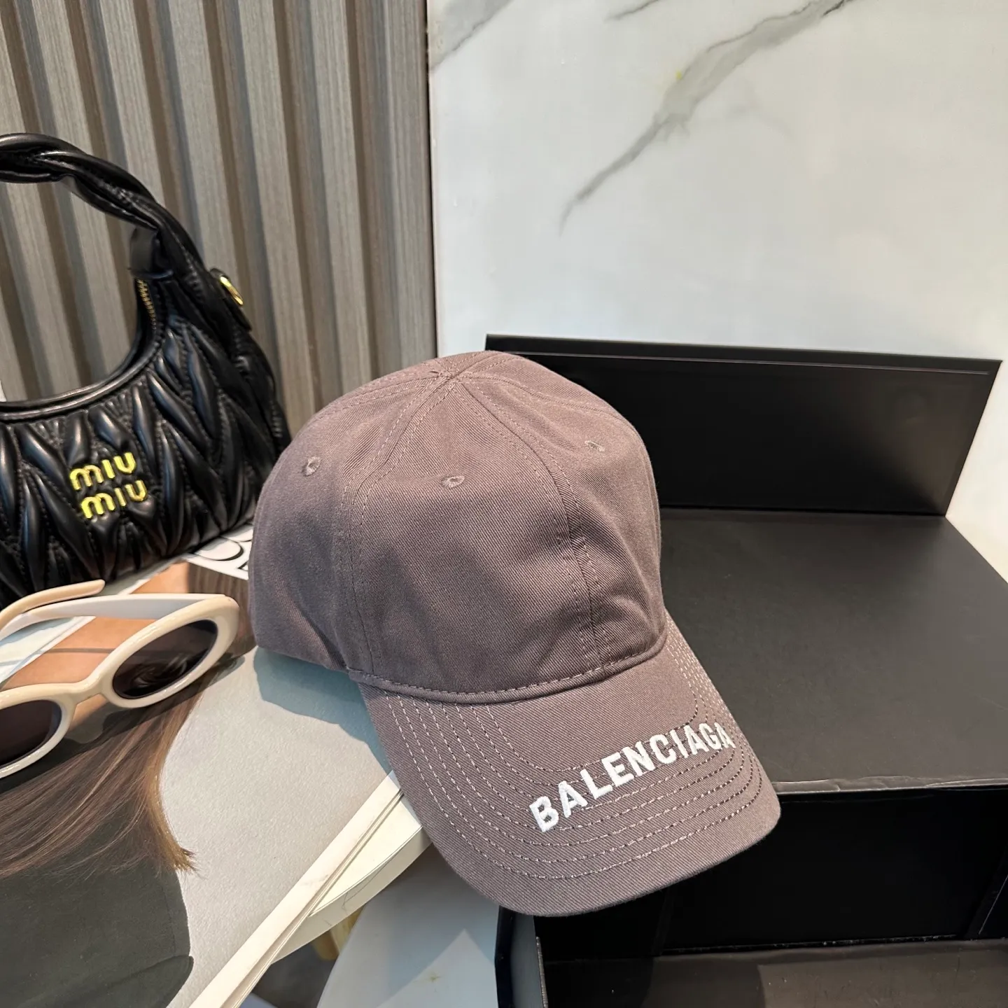 P66 Balencia*a Balenciaga's new baseball cap, ready for delivery in seconds 🧢Simple, fashionable, super invincible and beautiful hat! Couple style! The advantages of the original product compared to other hats,
