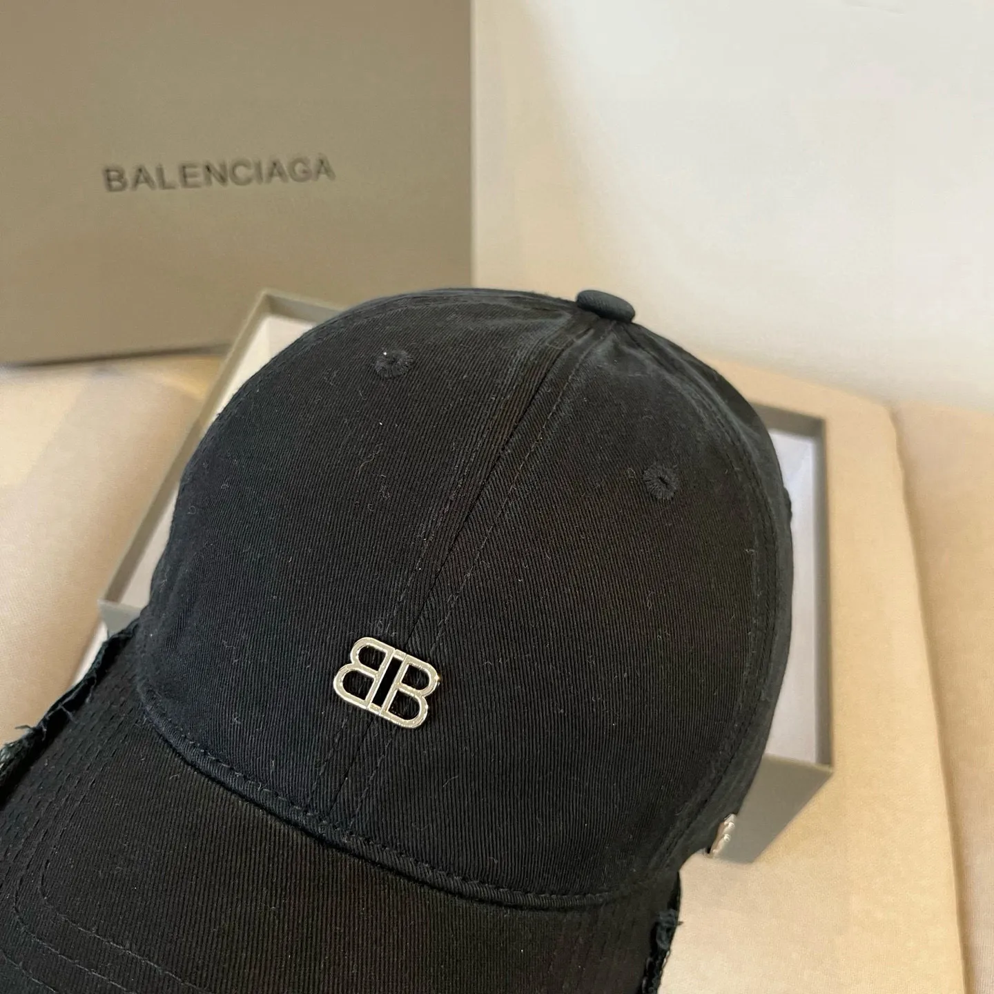 P60 BALENCIAGA new logo baseball cap, cool colors, different styles for men and women, the first batch will be shipped first! A must-buy for Paris fans!