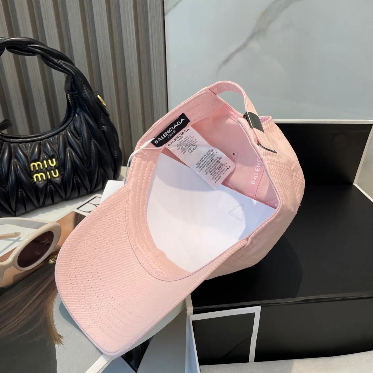 P56 BALENCIAGA Balenciaga's new embroidered logo baseball cap, cool colors, different styles for men and women, the first batch will be shipped first! A must-buy for Paris fans!
