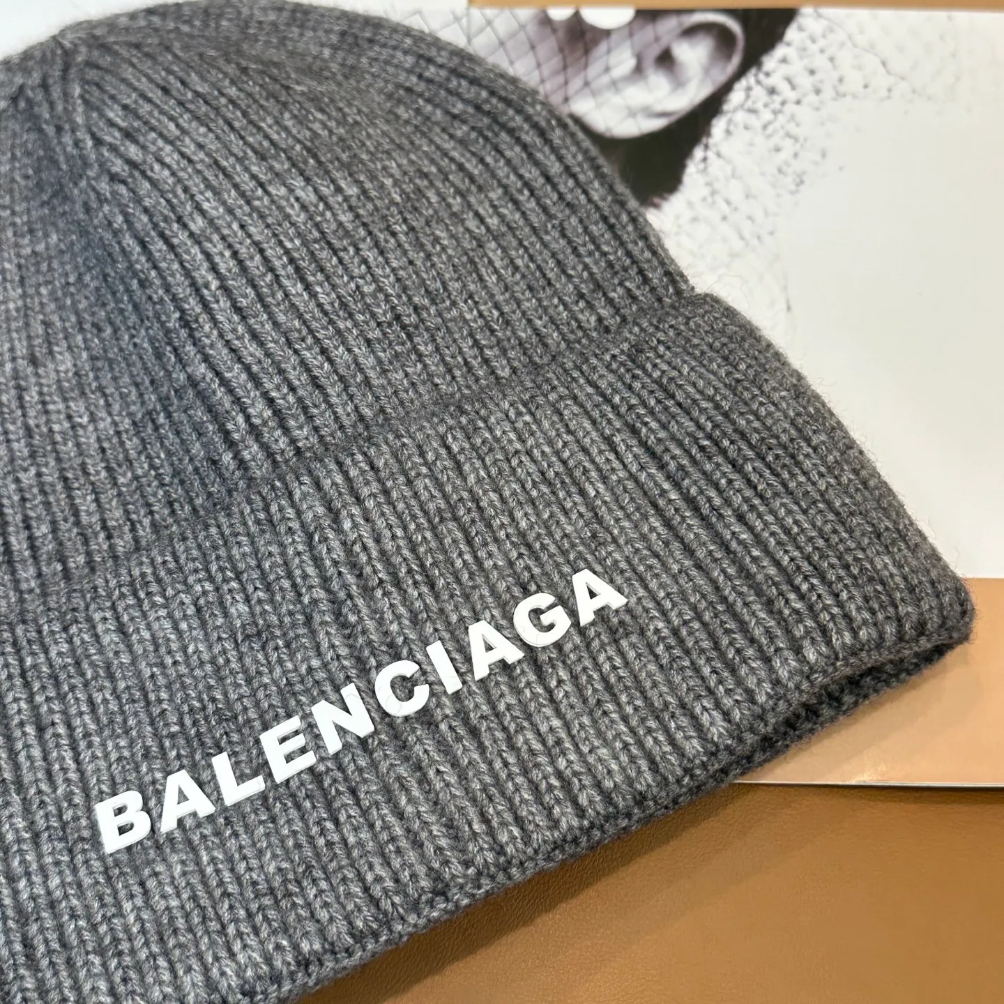 P56 Balenciaga new letter knitted hat! Xiaohongshu’s hottest selling item! Dress well! The same style for men and women, fashionable and popular🌸First-class quality, the best brand to keep warm in autumn and winter, order now, limited edition