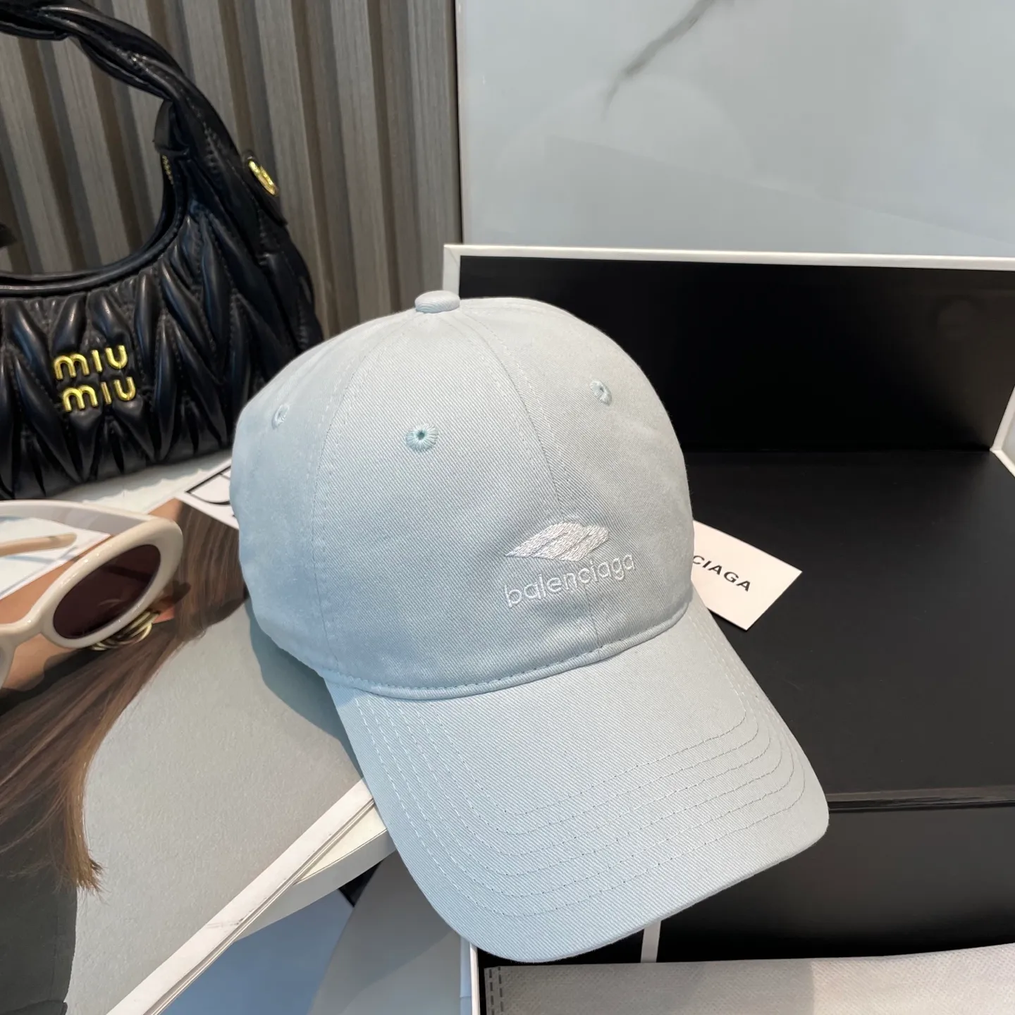 P56 BALENCIAGA Balenciaga's new embroidered logo baseball cap, cool colors, different styles for men and women, the first batch will be shipped first! A must-buy for Paris fans!