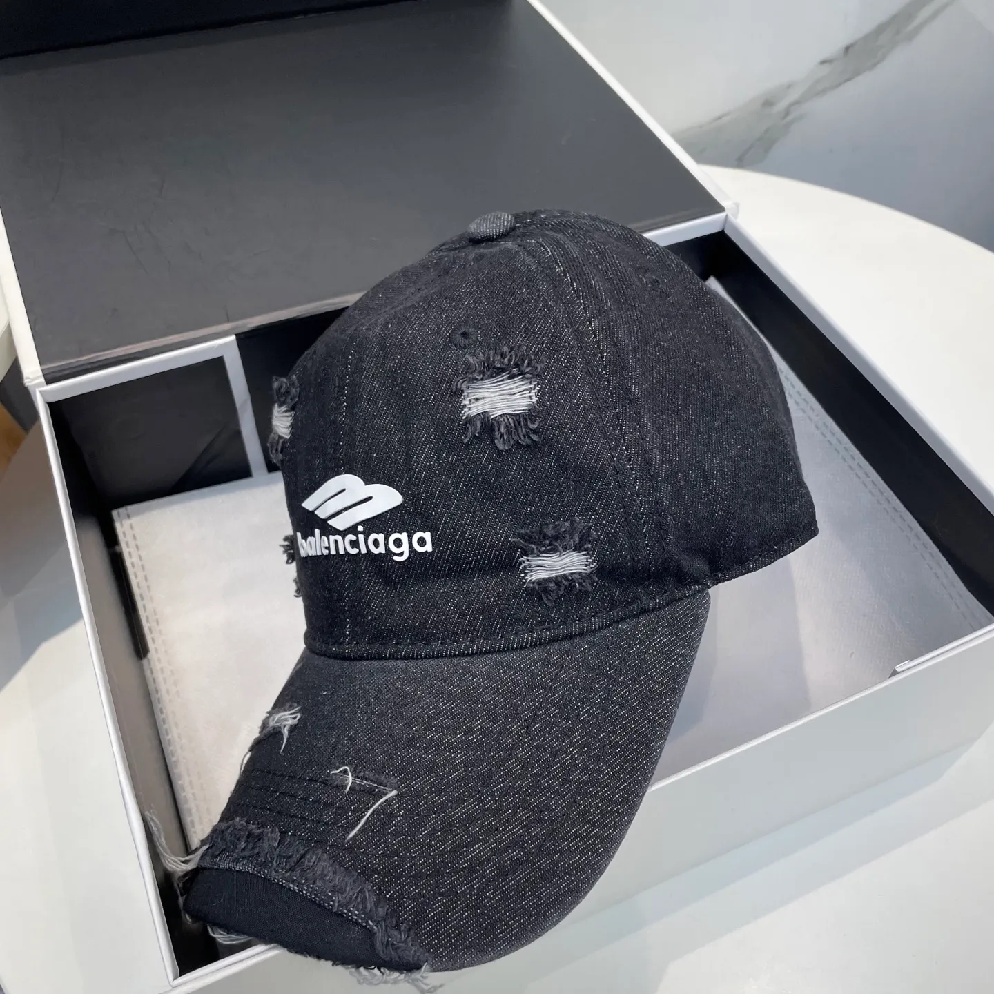 P66 Balenciaga (Balenciaga) new washed distressed ripped denim baseball cap Newly launched washed denim series, casual and versatile wardrobe matching artifact