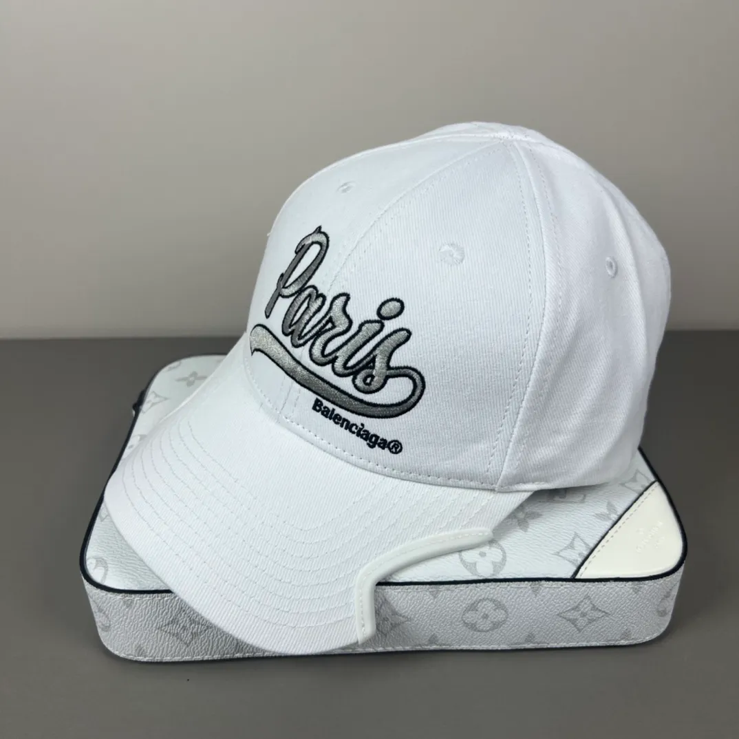 60💰BALENCIAGA Balenciaga’s new logo baseball cap, cool colors, different styles for men and women, the first batch will be shipped first! A must-buy for Paris fans!