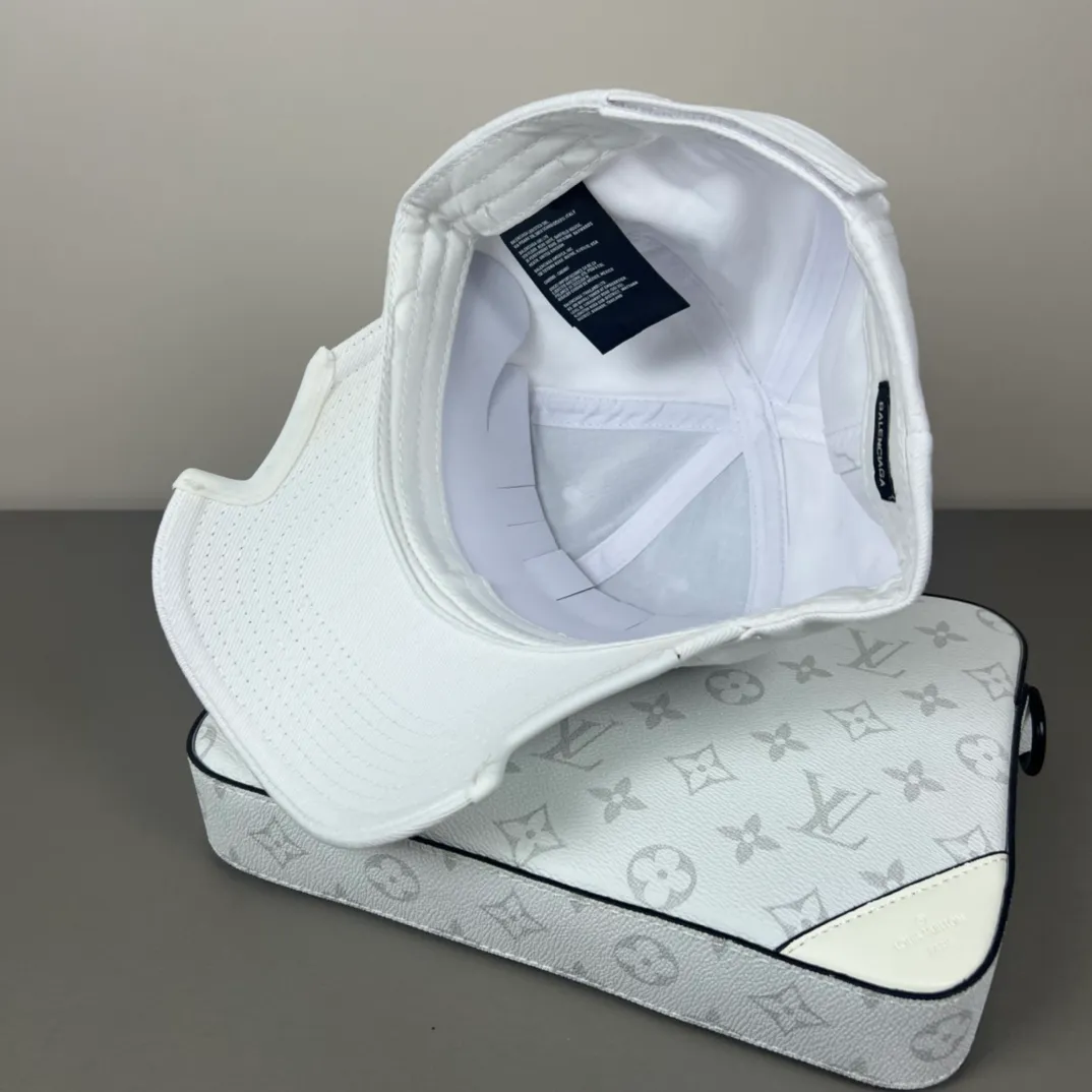 60💰BALENCIAGA Balenciaga’s new logo baseball cap, cool colors, different styles for men and women, the first batch will be shipped first! A must-buy for Paris fans!