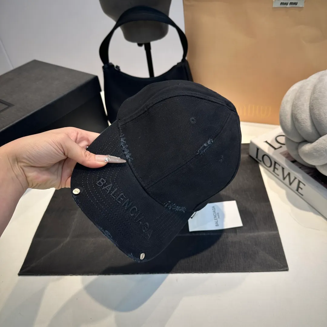 P70 Balenclaga new baseball cap, ready for delivery in seconds🧢Simple, fashionable, super invincible and beautiful hat! Couple style! Advantages of original items compared to other hats
