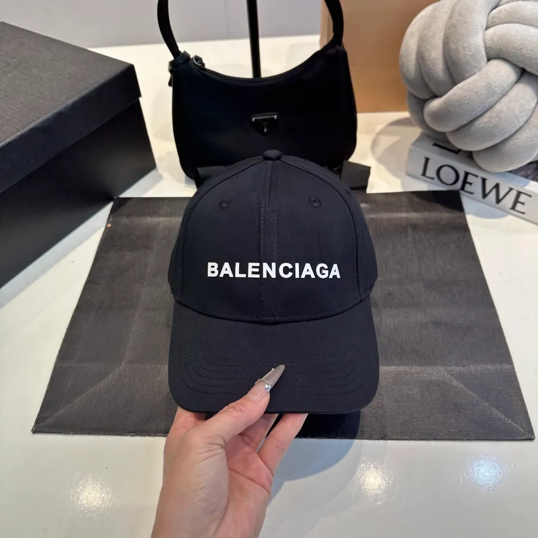 P56 BALENCIAGA Balenciaga's new embroidered logo baseball cap, cool colors, different styles for men and women, the first batch will be shipped first! A must-buy for Paris fans!