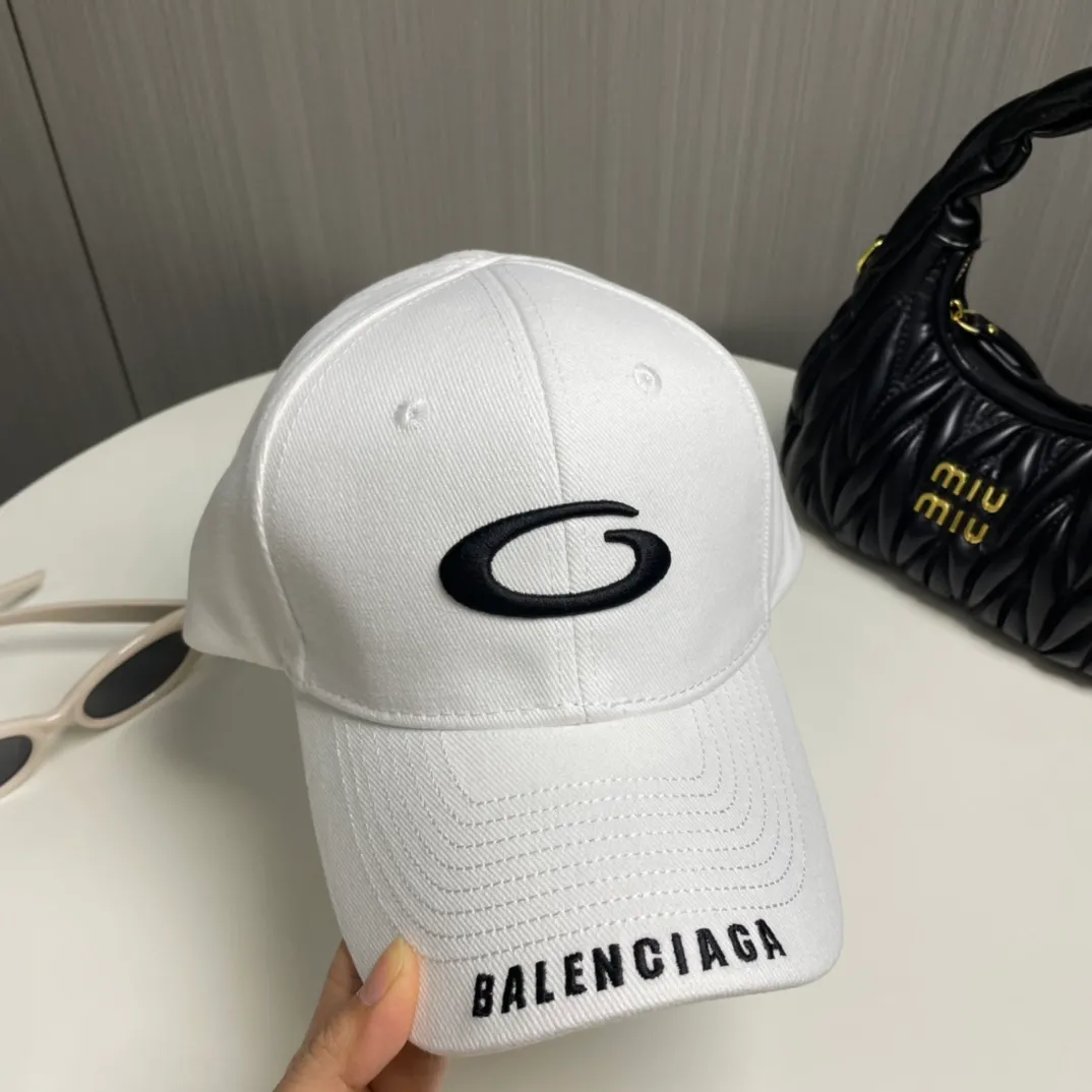P60 new product Balencia*a new baseball cap with embroidered letters from Balenciaga, ready for delivery in seconds🧢Simple, fashionable, super invincible and beautiful hat! Couple style!