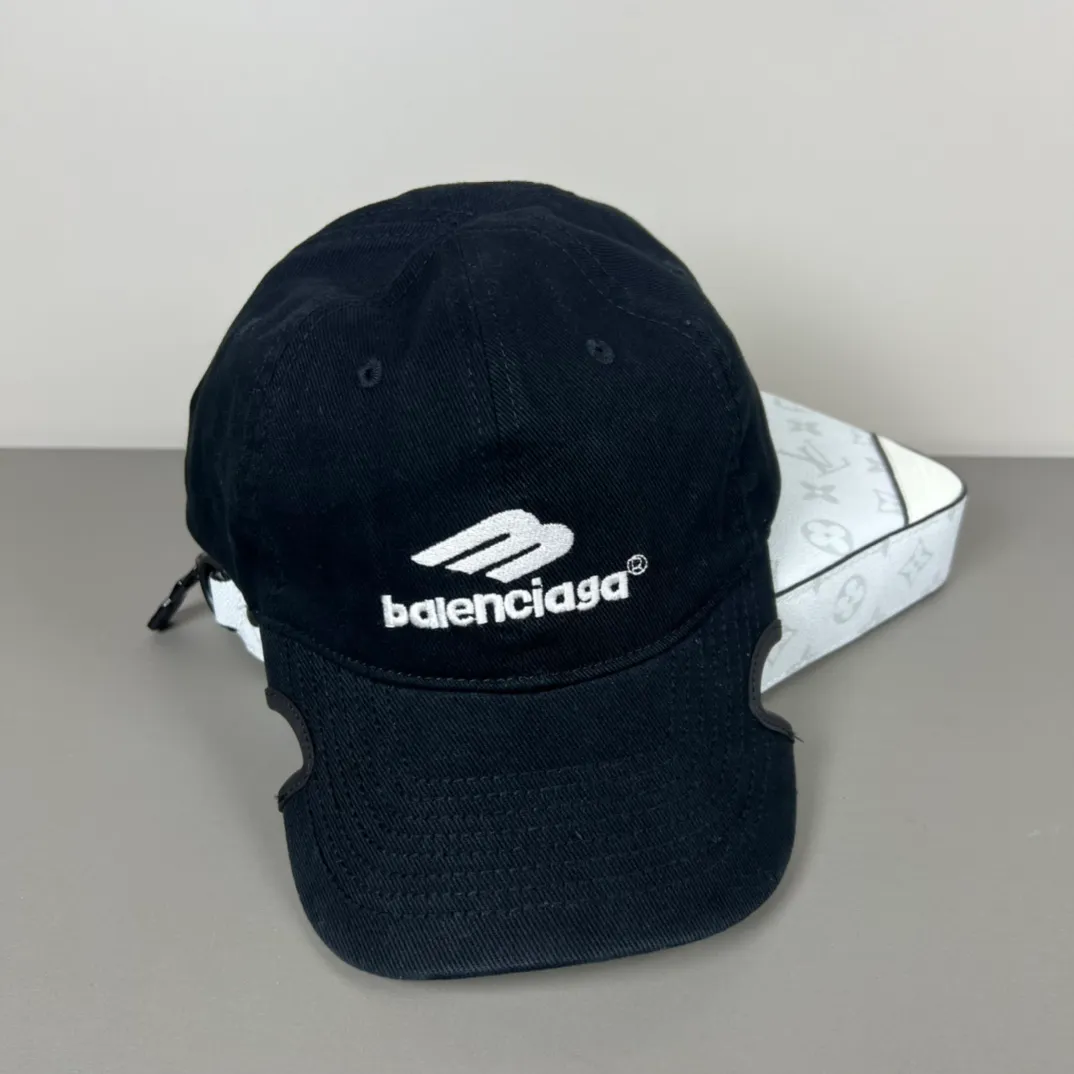 60💰BALENCIAGA Balenciaga’s new logo baseball cap, cool colors, different styles for men and women, the first batch will be shipped first! A must-buy for Paris fans!