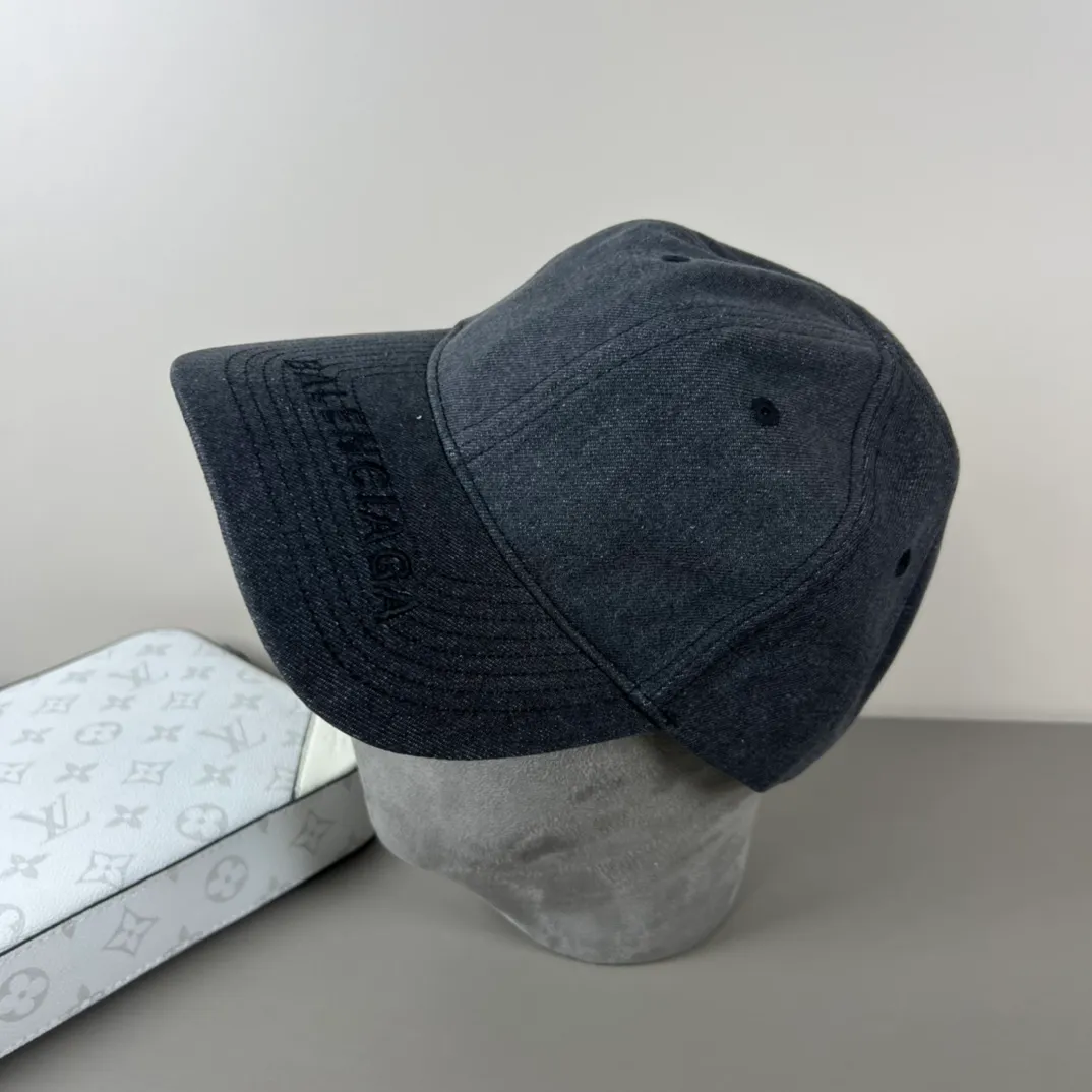 P56 Balenclaga official website new product Balenciaga new baseball cap ready for delivery in seconds🧢Simple, fashionable, super invincible and beautiful hat! Couple style! The advantages of the original product compared to other hats,