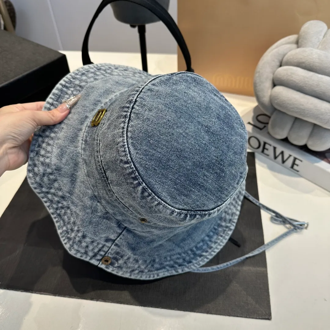 P70 Balenciaga denim bucket hat, head circumference 57cm
