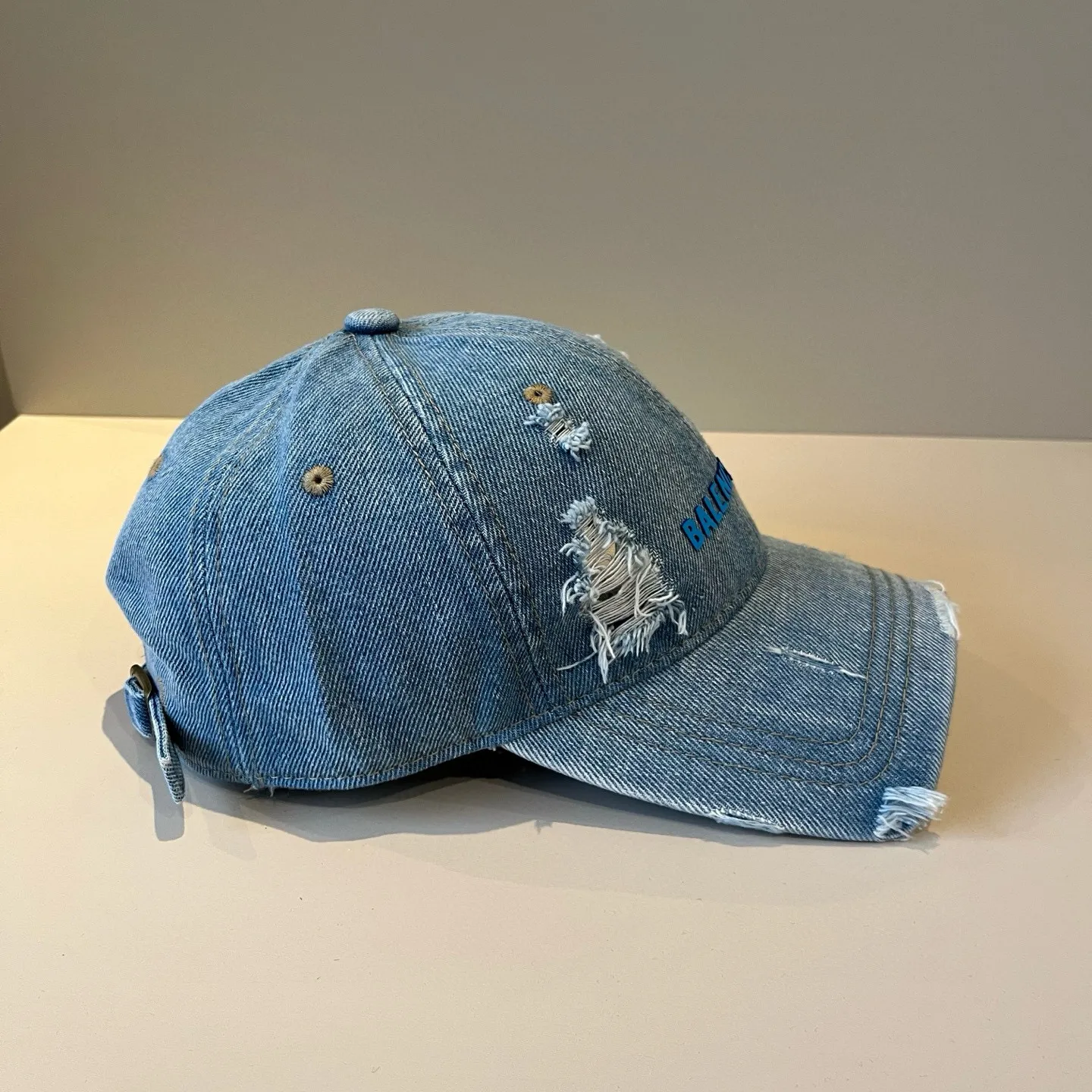 P56 BALENCIAGA new logo baseball cap, cool colors, different styles for men and women, the first batch will be shipped first! A must-buy for Paris fans!
