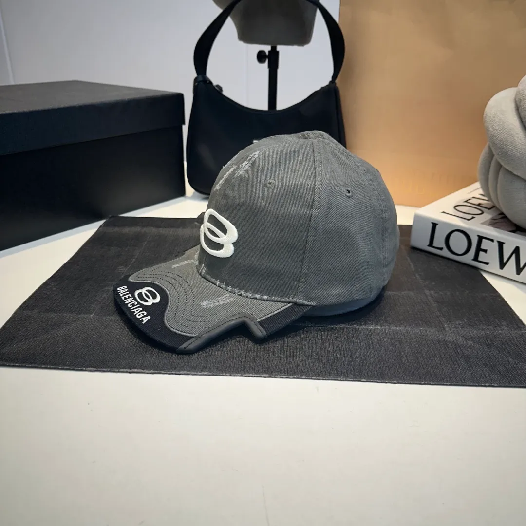 P70 BALENCIAGA new embroidered logo baseball cap, cool colors, different styles for men and women, the first batch will be shipped first! A must-buy for Paris fans!