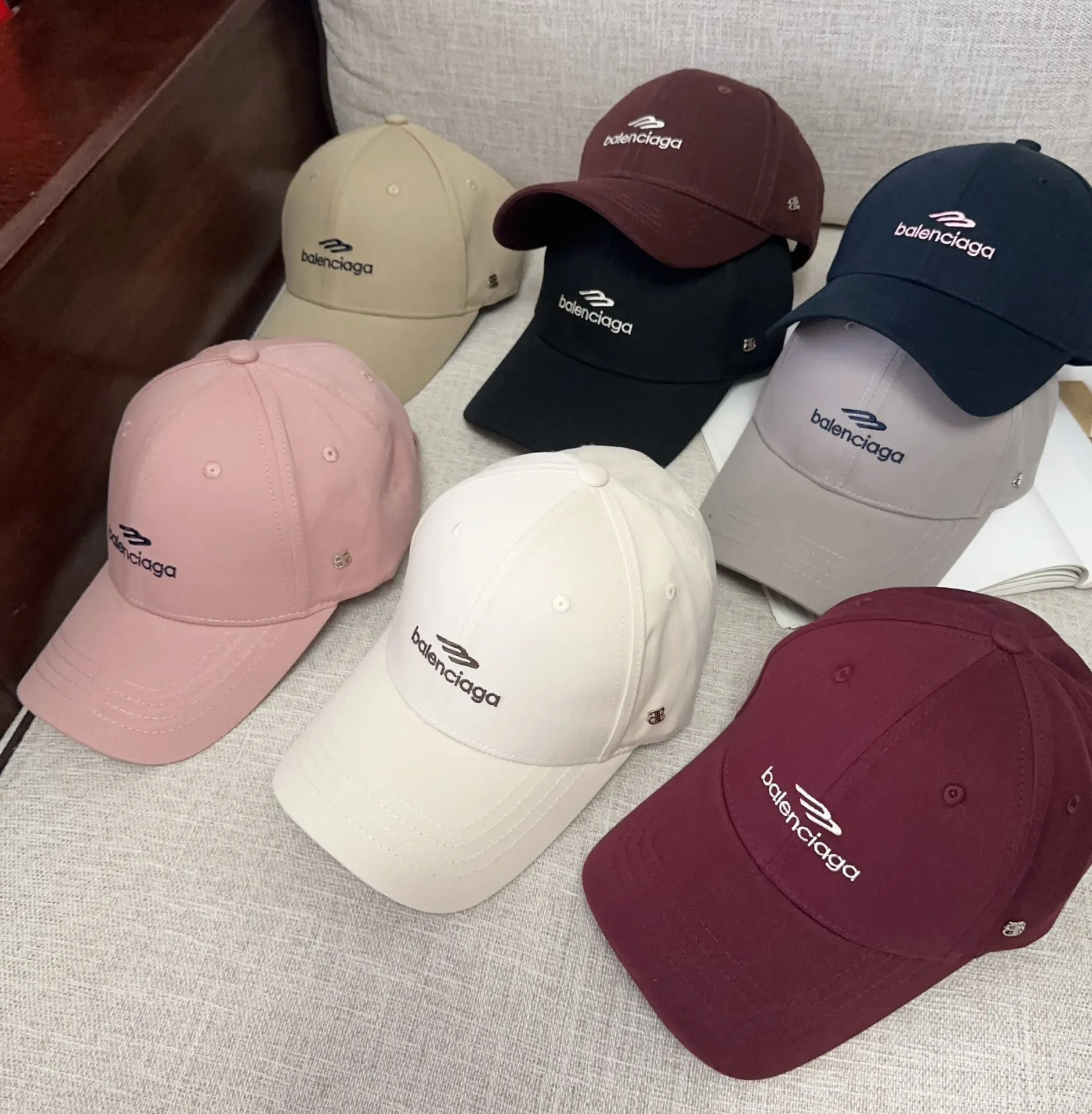 💰50 BALENCIAGA🆕Spring style new personalized baseball cap, high quality and excellent breathability, suitable for all seasons, high-looking fashion item! Same style for men and women