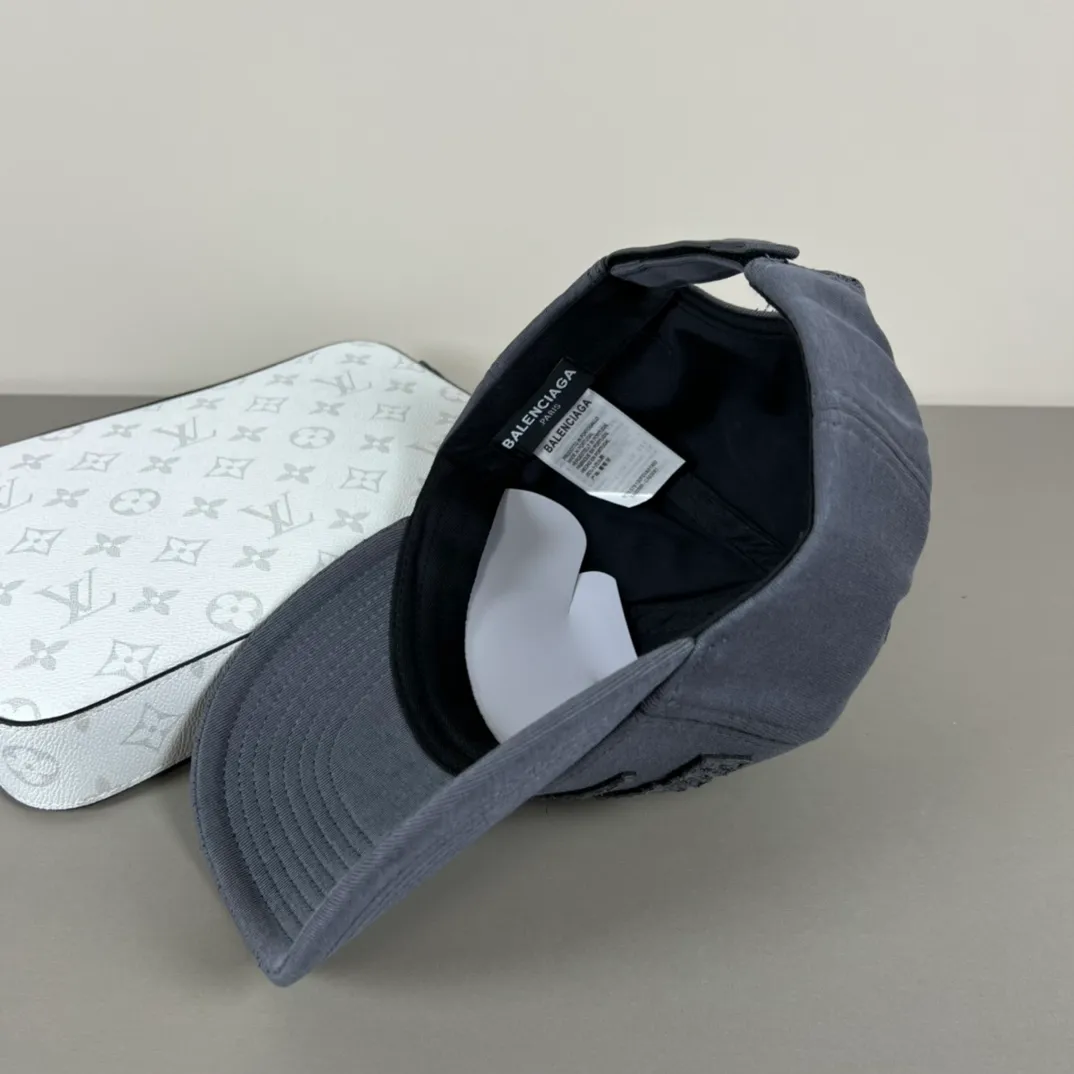 56💰BALENCIAGA new logo baseball cap, cool colors, different styles for men and women, the first batch will be shipped first! A must-buy for Paris fans!