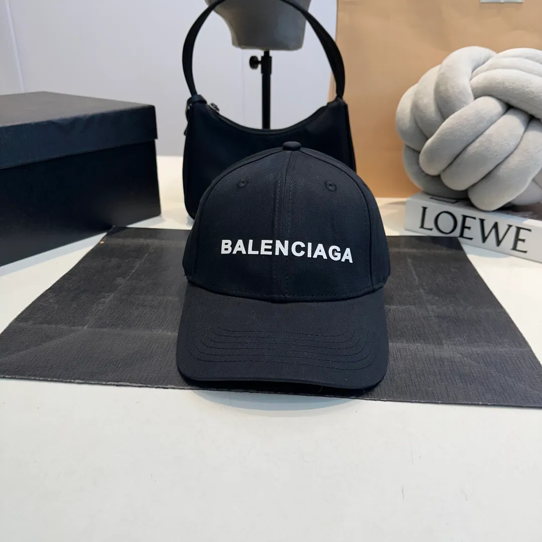 P56 BALENCIAGA Balenciaga's new embroidered logo baseball cap, cool colors, different styles for men and women, the first batch will be shipped first! A must-buy for Paris fans!