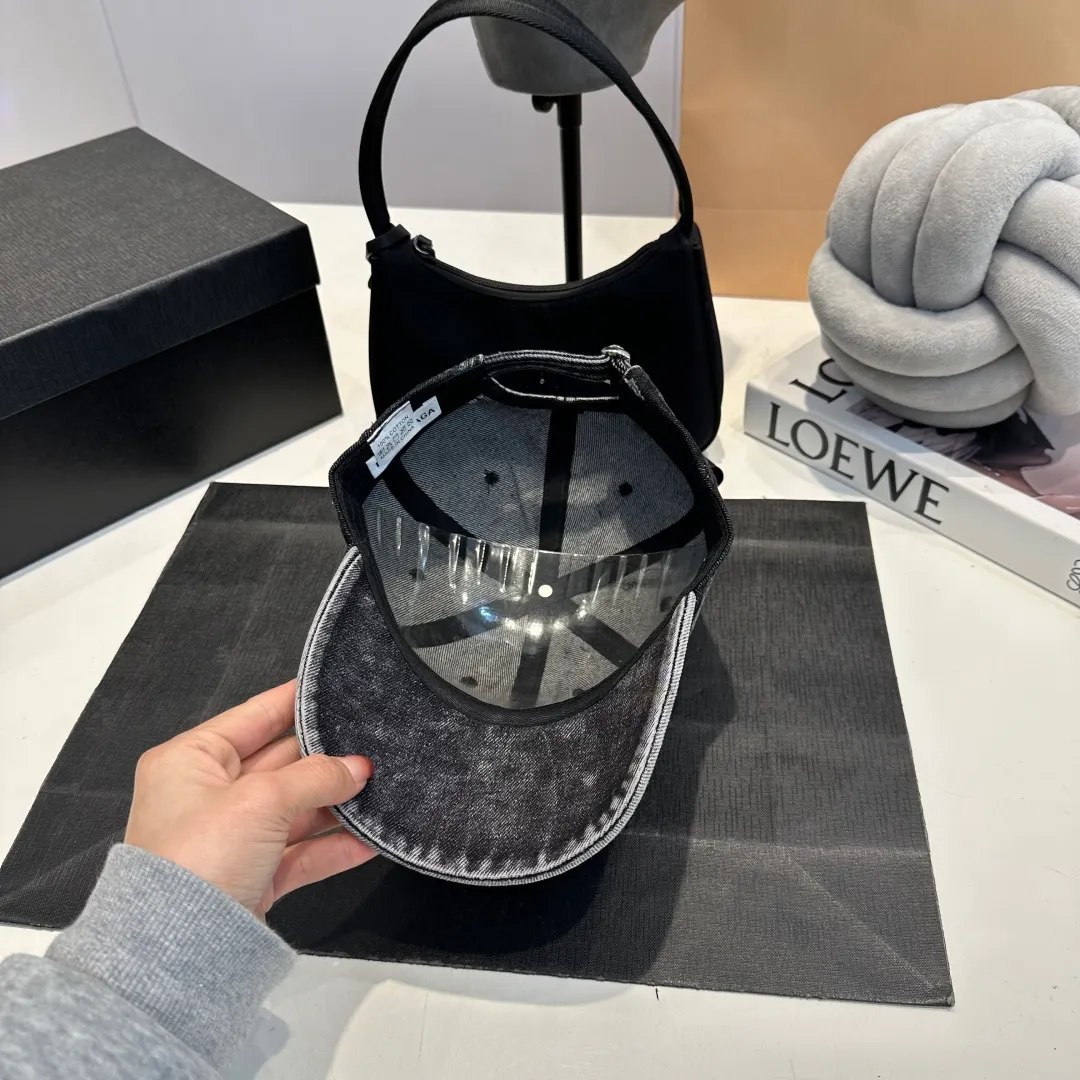 P60 BALENCIAGA 🆕Spring style new personalized baseball cap, high quality and excellent breathability, suitable for all seasons, high-value fashion item! Same style for men and women