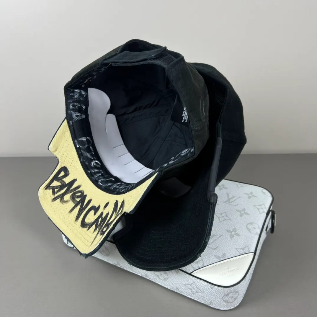 60💰BALENCIAGA Balenciaga’s new logo baseball cap, cool colors, different styles for men and women, the first batch will be shipped first! A must-buy for Paris fans!