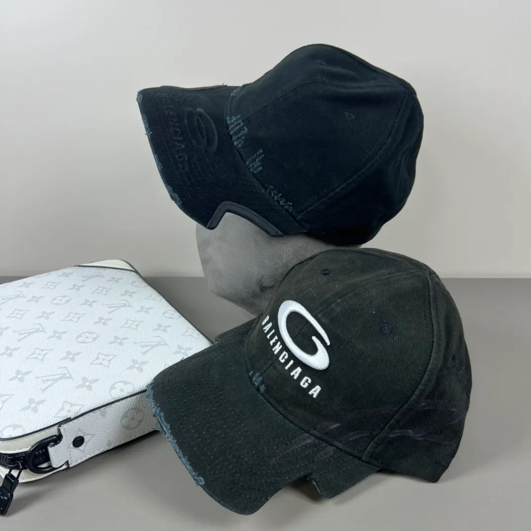 60💰BALENCIAGA Balenciaga’s new logo baseball cap, cool colors, different styles for men and women, the first batch will be shipped first! A must-buy for Paris fans!