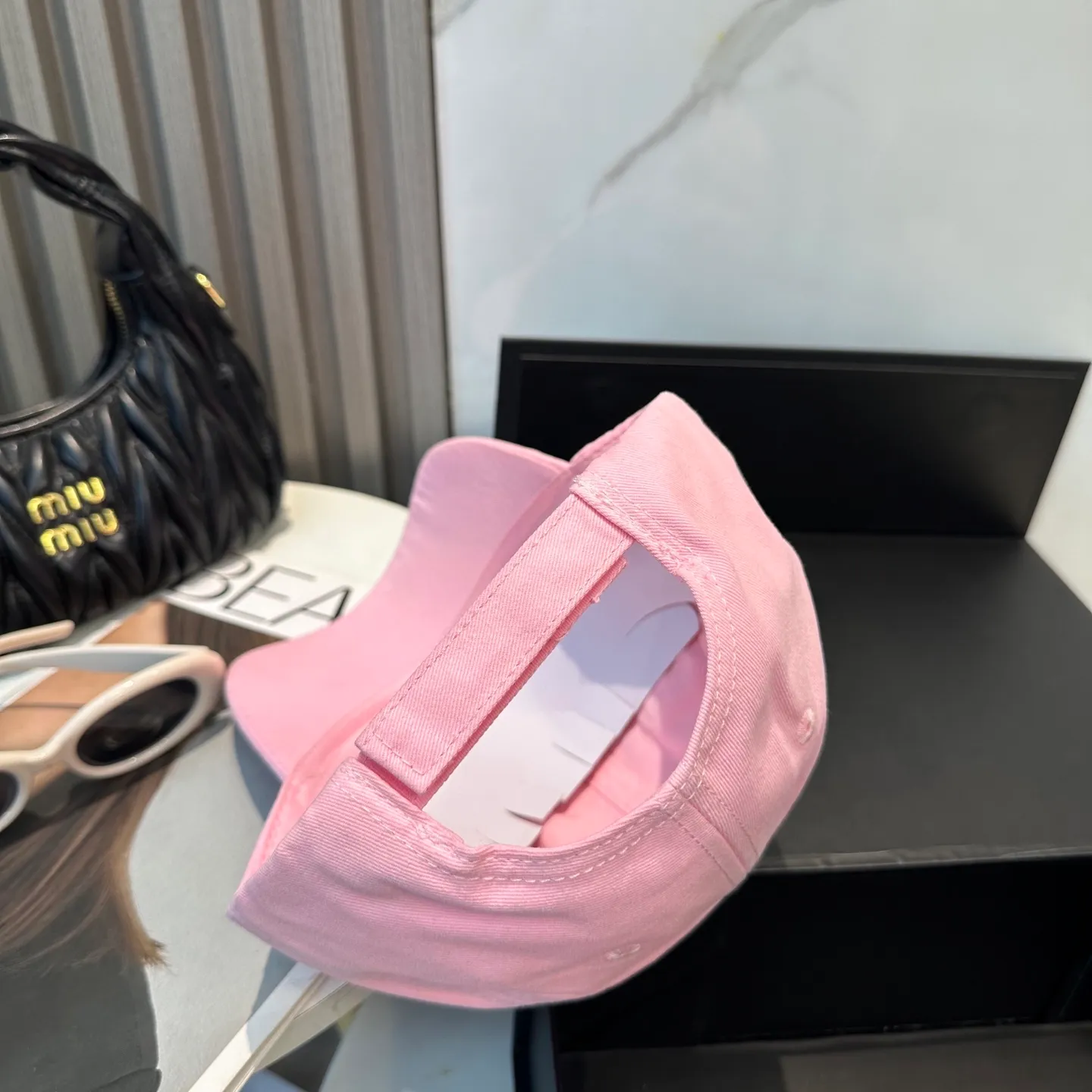P56 Balencia*a Balenciaga's new baseball cap, ready for delivery in seconds 🧢Simple, fashionable, super invincible and beautiful hat! Couple style! The advantages of the original product compared to other hats,