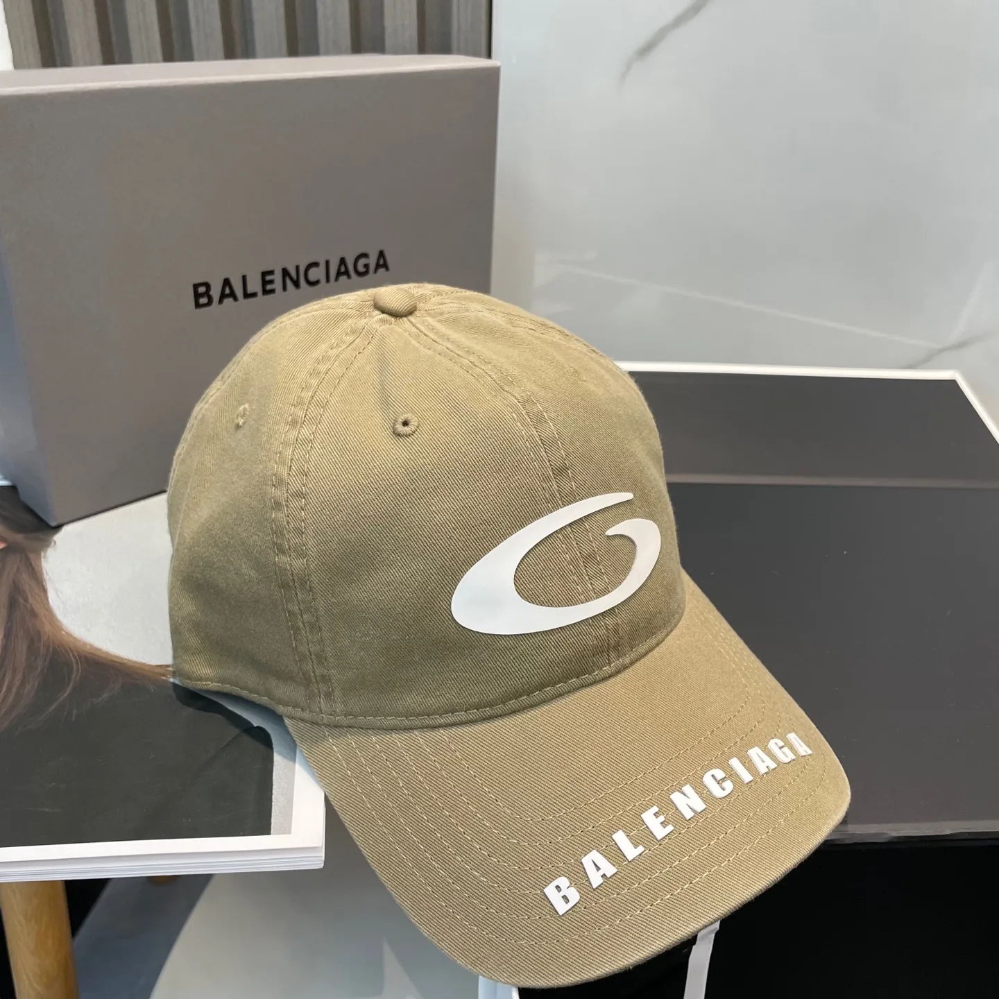 P60 BALENCIAGA 🆕Spring style new personalized baseball cap, high quality and excellent breathability, suitable for all seasons, high-value fashion item! Same style for men and women