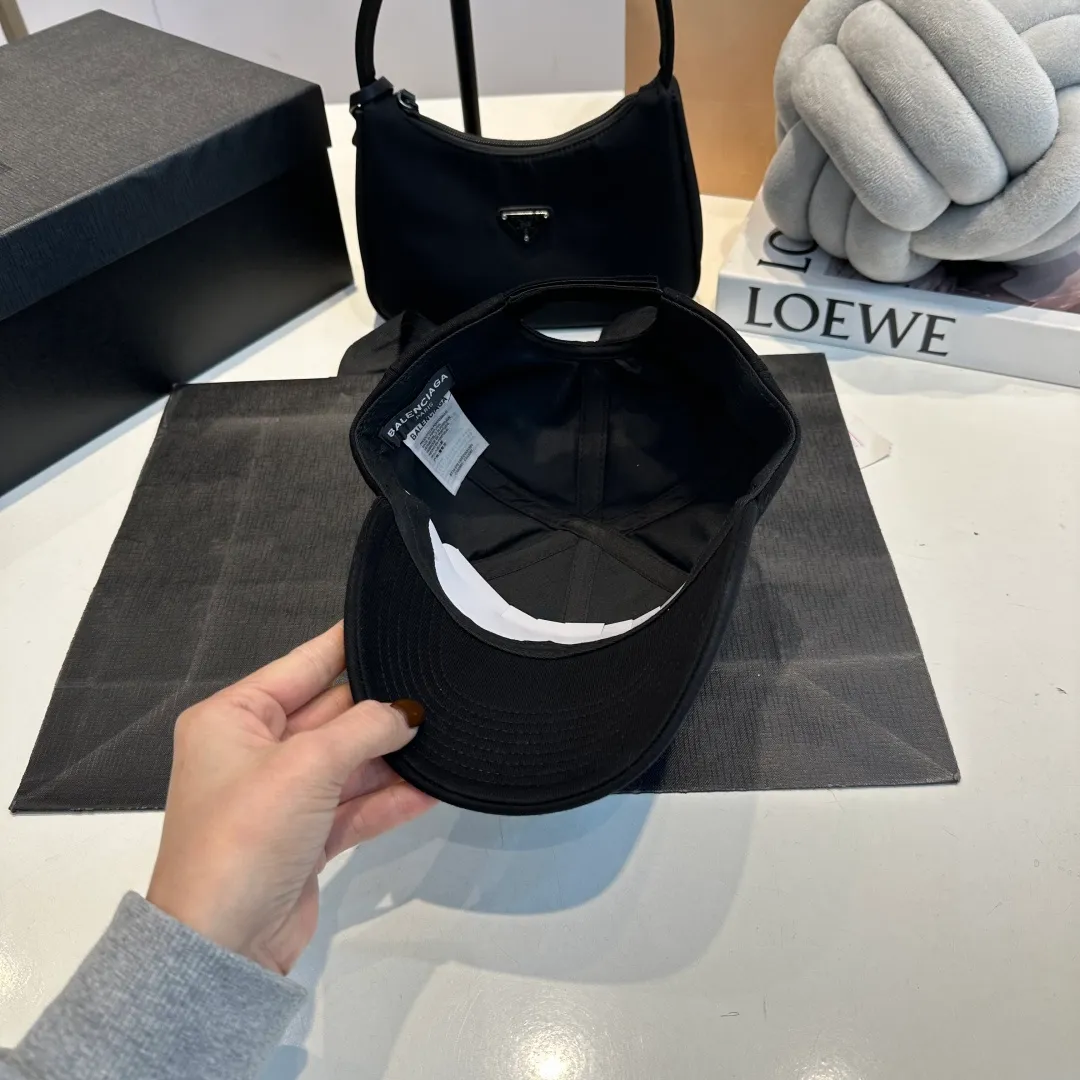 P60 Balenclaga new baseball cap, ready for delivery in seconds🧢Simple, fashionable, super invincible and beautiful hat! Couple style! Advantages of original items compared to other hats